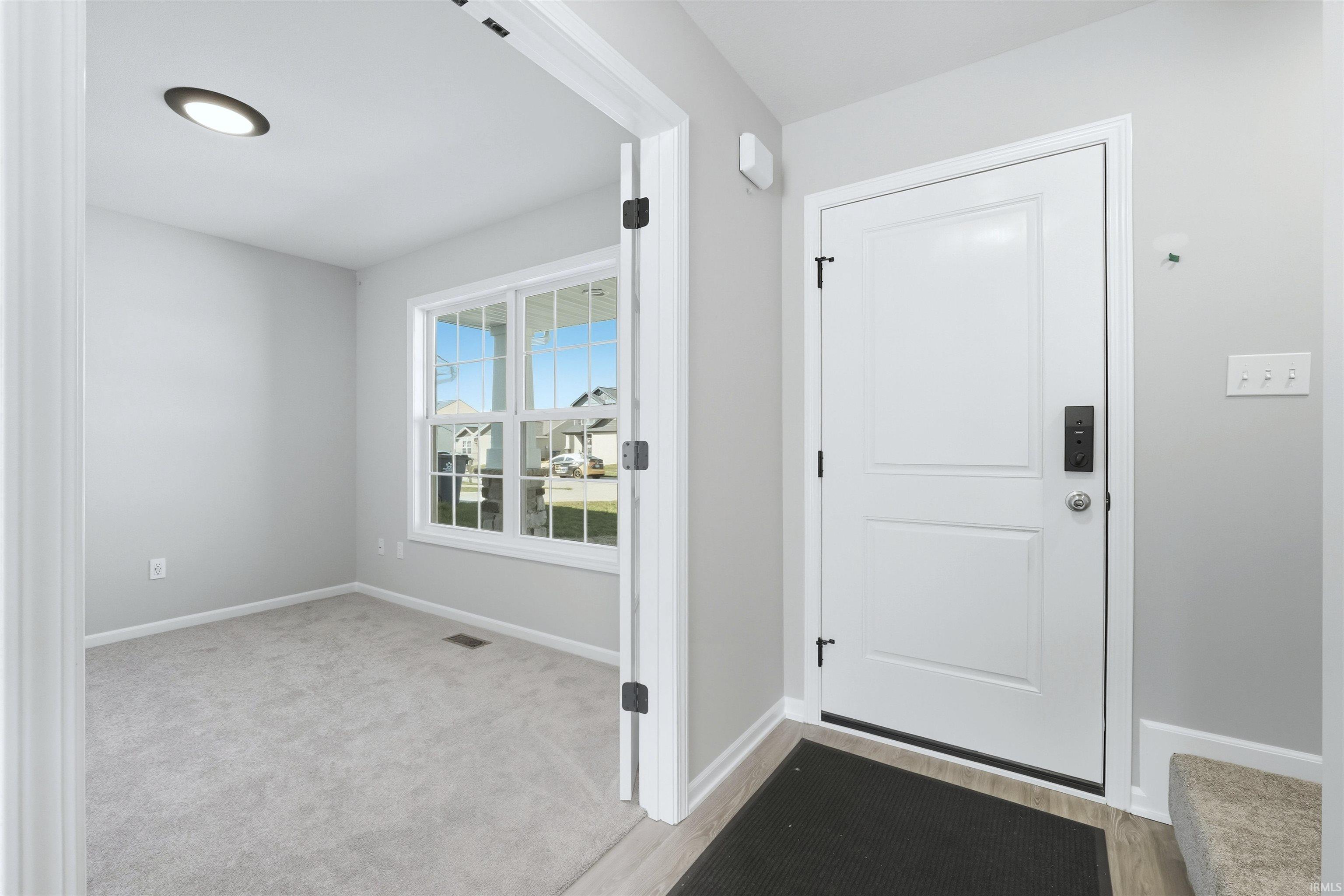 Photo 3 of 542 Lago Court