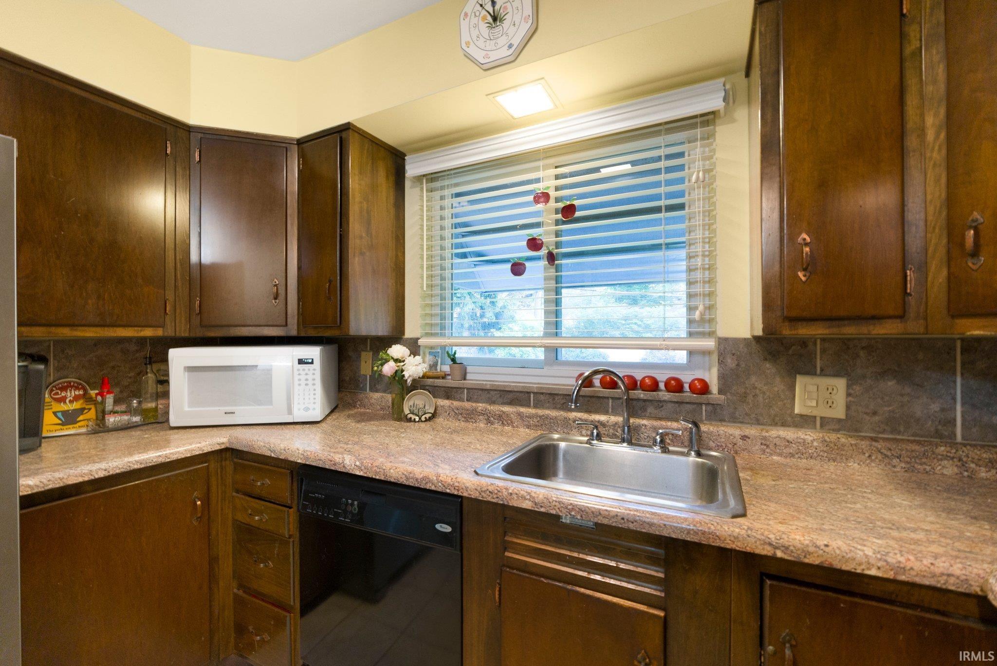 Photo 16 of 4112 Hiawatha Boulevard