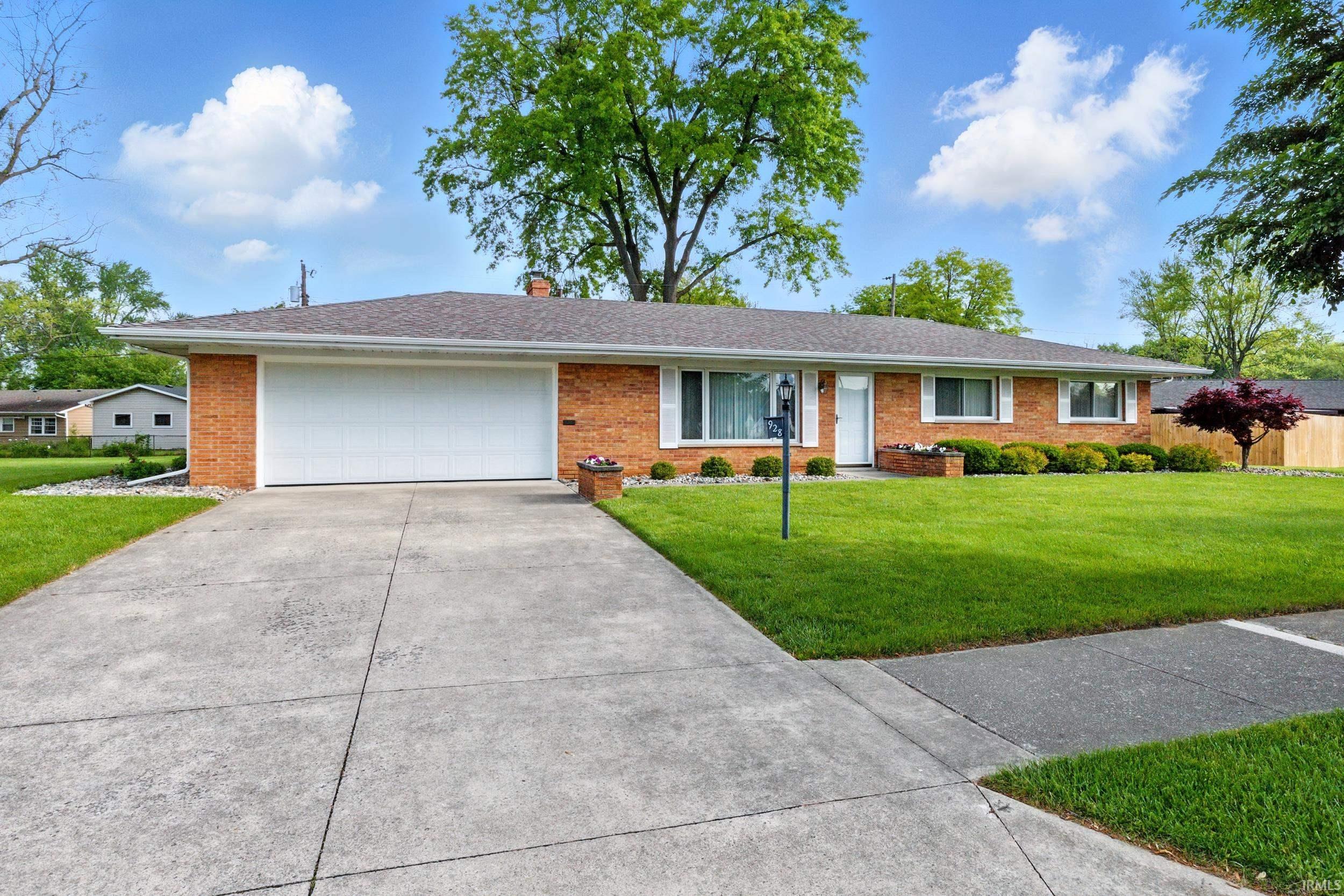 Photo 0 of 928 Hollyhill Drive