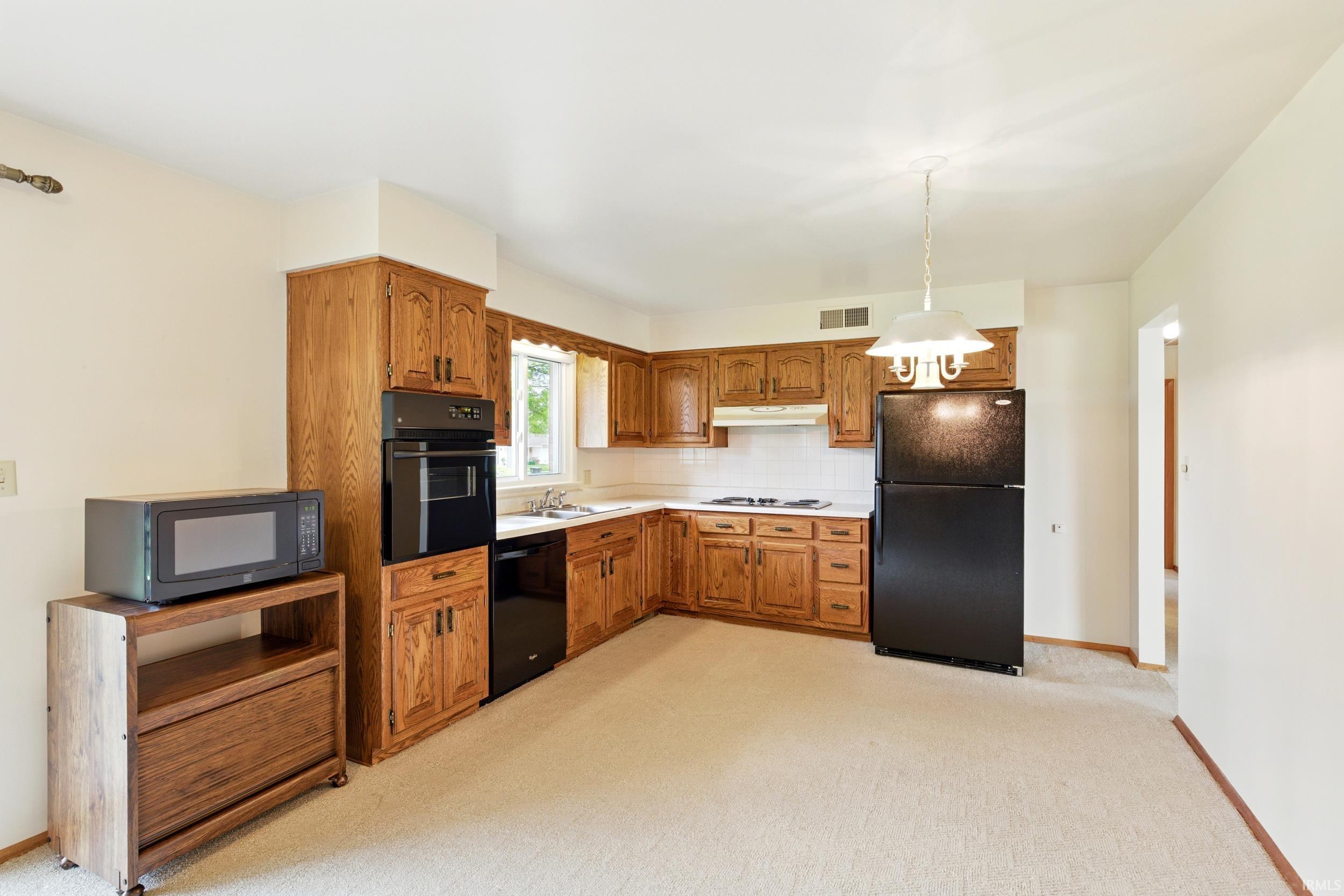 Photo 11 of 928 Hollyhill Drive