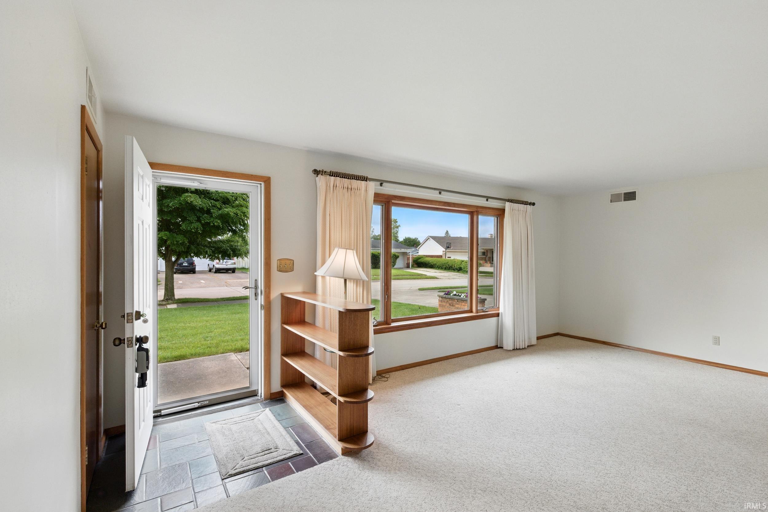 Photo 16 of 928 Hollyhill Drive