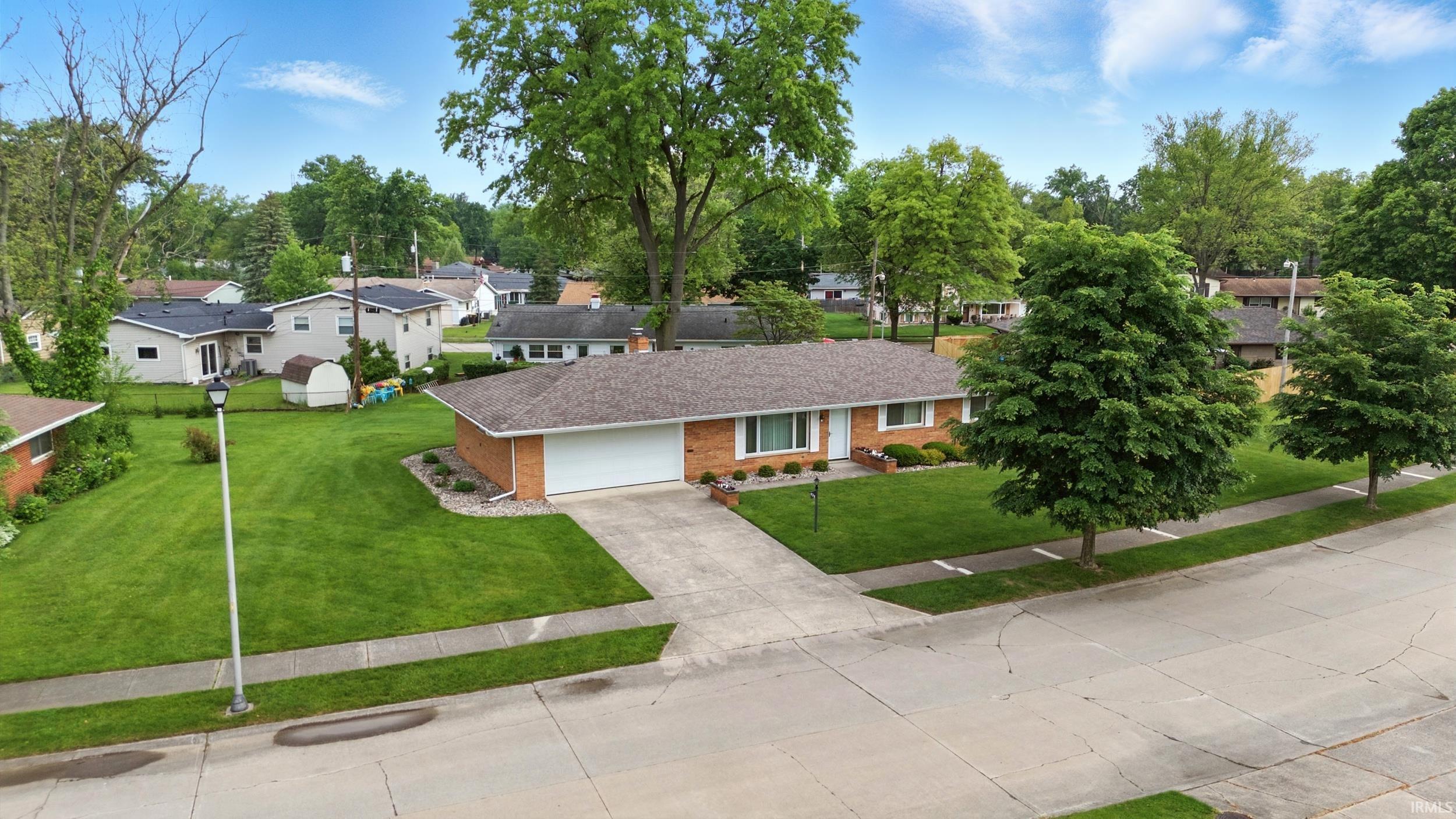 Photo 3 of 928 Hollyhill Drive