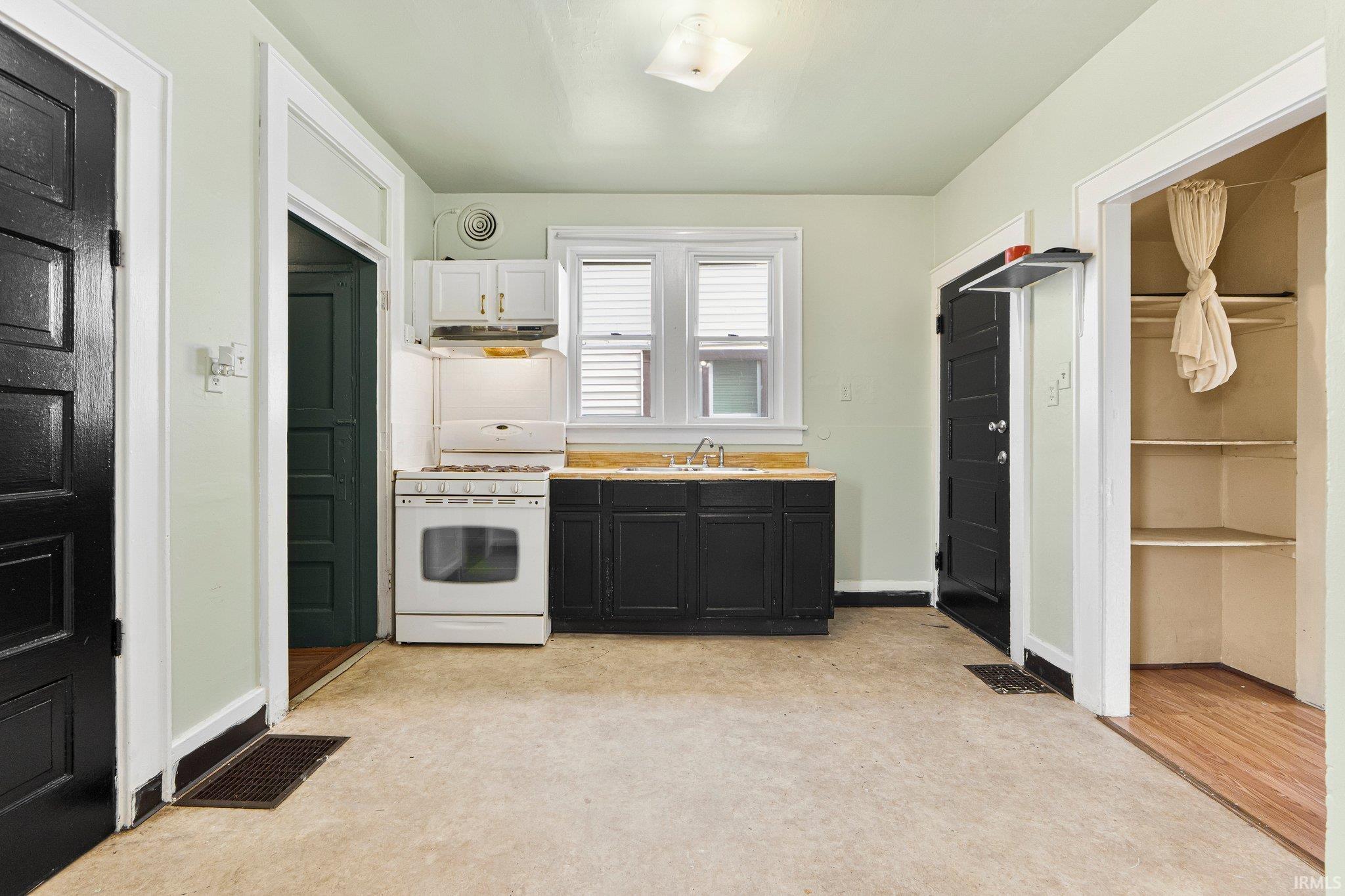 Photo 11 of 3422 S Calhoun Street