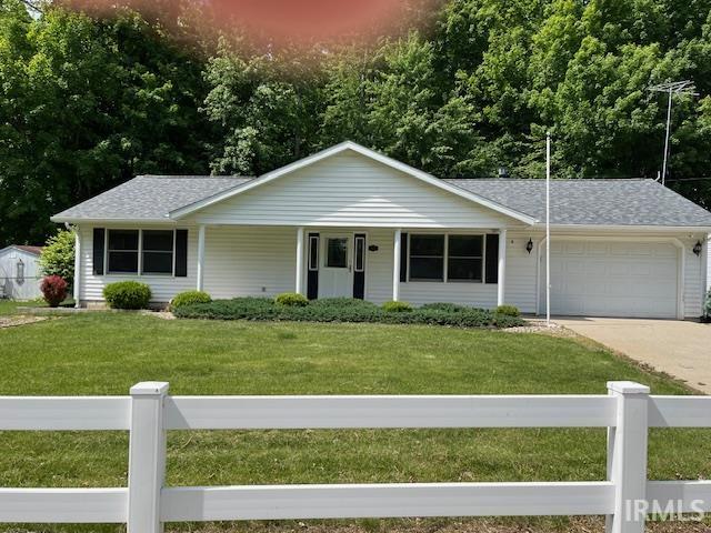 Pretty Front yard of immaculate turn key, low maintenance lake home