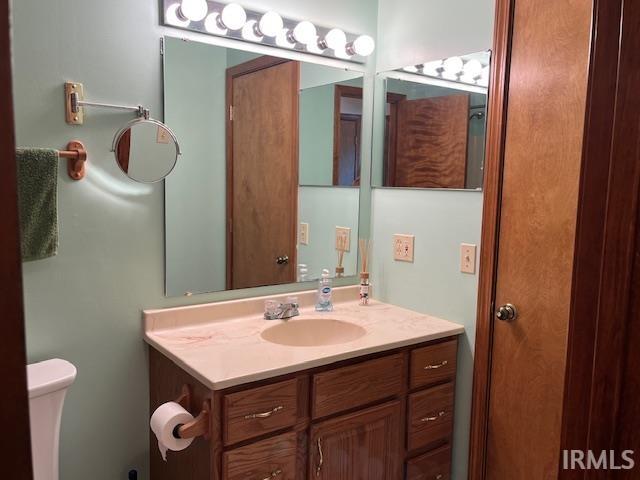 Jack and Jill Bathroom with Tub/Shower combo
