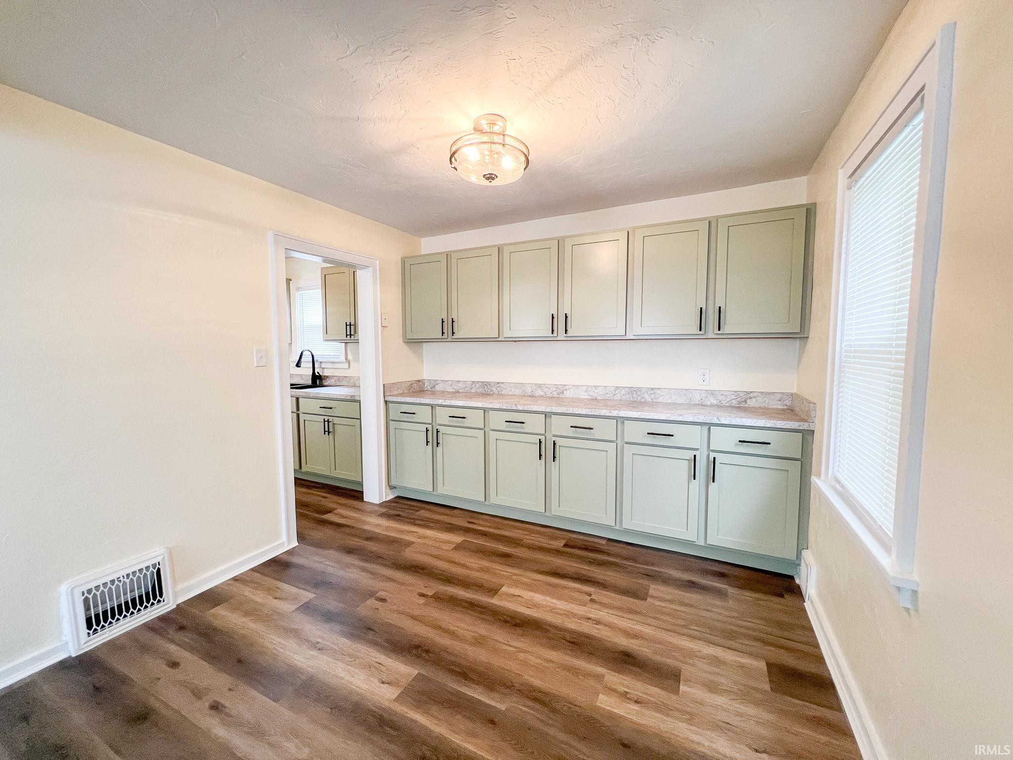 Photo 3 of 158 Simpson Avenue