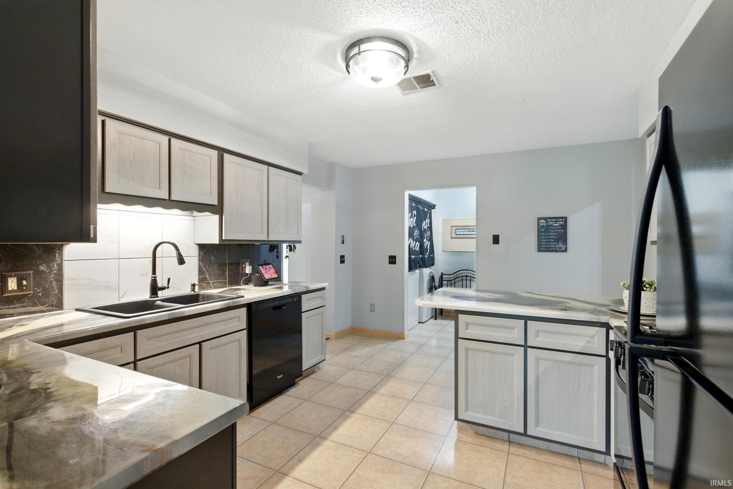 Photo 16 of 7025 Elmbrook Drive