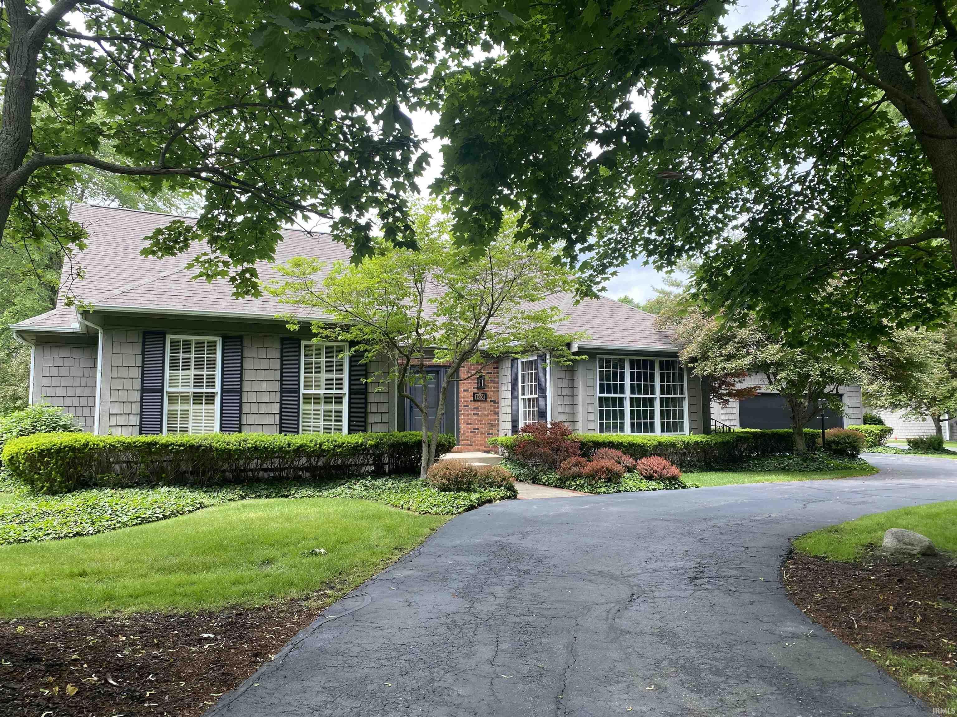 Homes for sale in South Bend, IN | 1303 E Erskine Manor Hl, South Bend, IN 46614 | MLS# 202520750