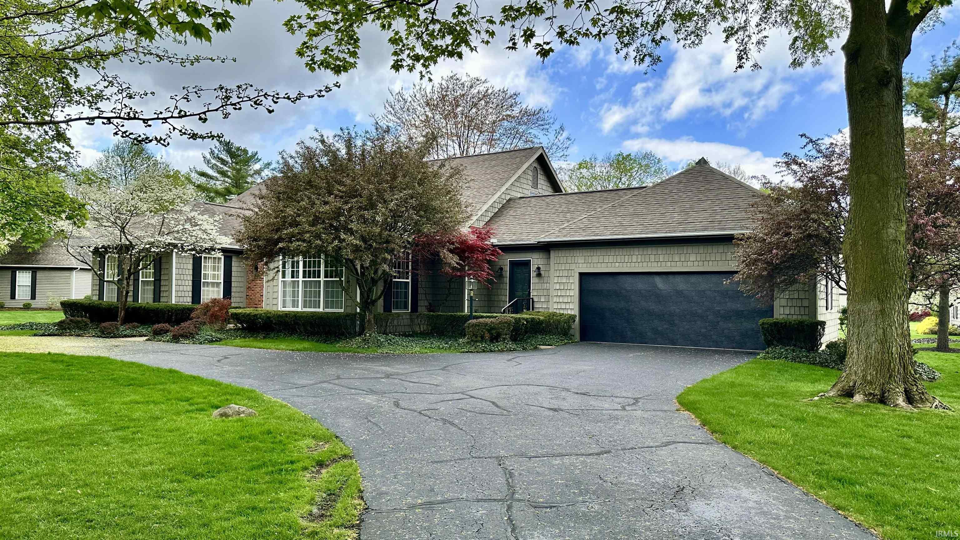 Homes for sale in South Bend, IN | 1303 E Erskine Manor Hl, South Bend, IN 46614 | MLS# 202520750