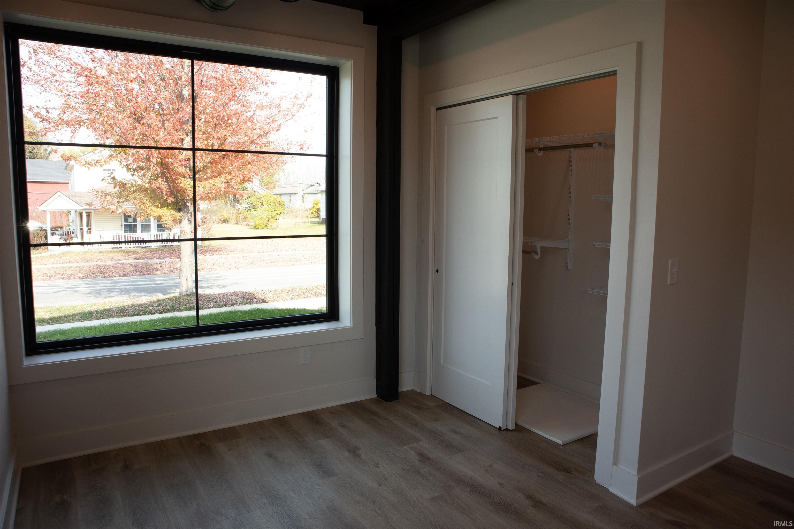 Photo 6 of 904 E Berry Street