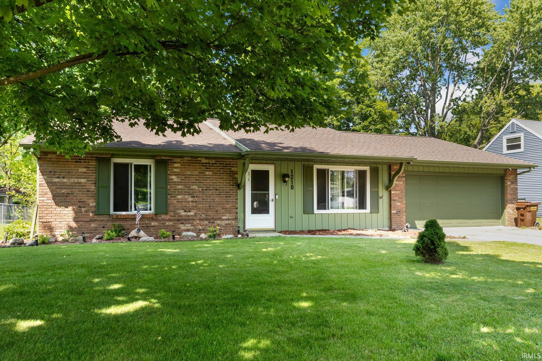 Photo 2 of 1210 Mcintyre Drive