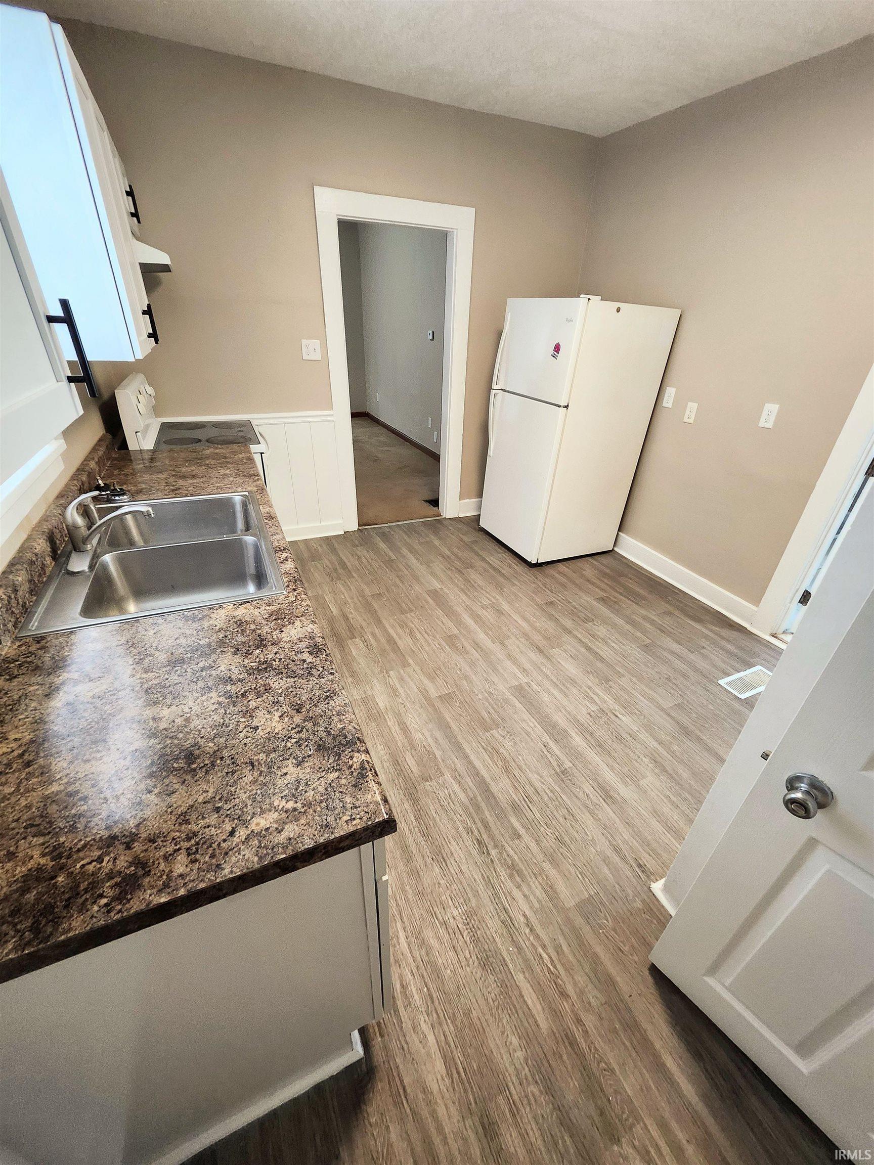 Photo 10 of 436 E Taber Street