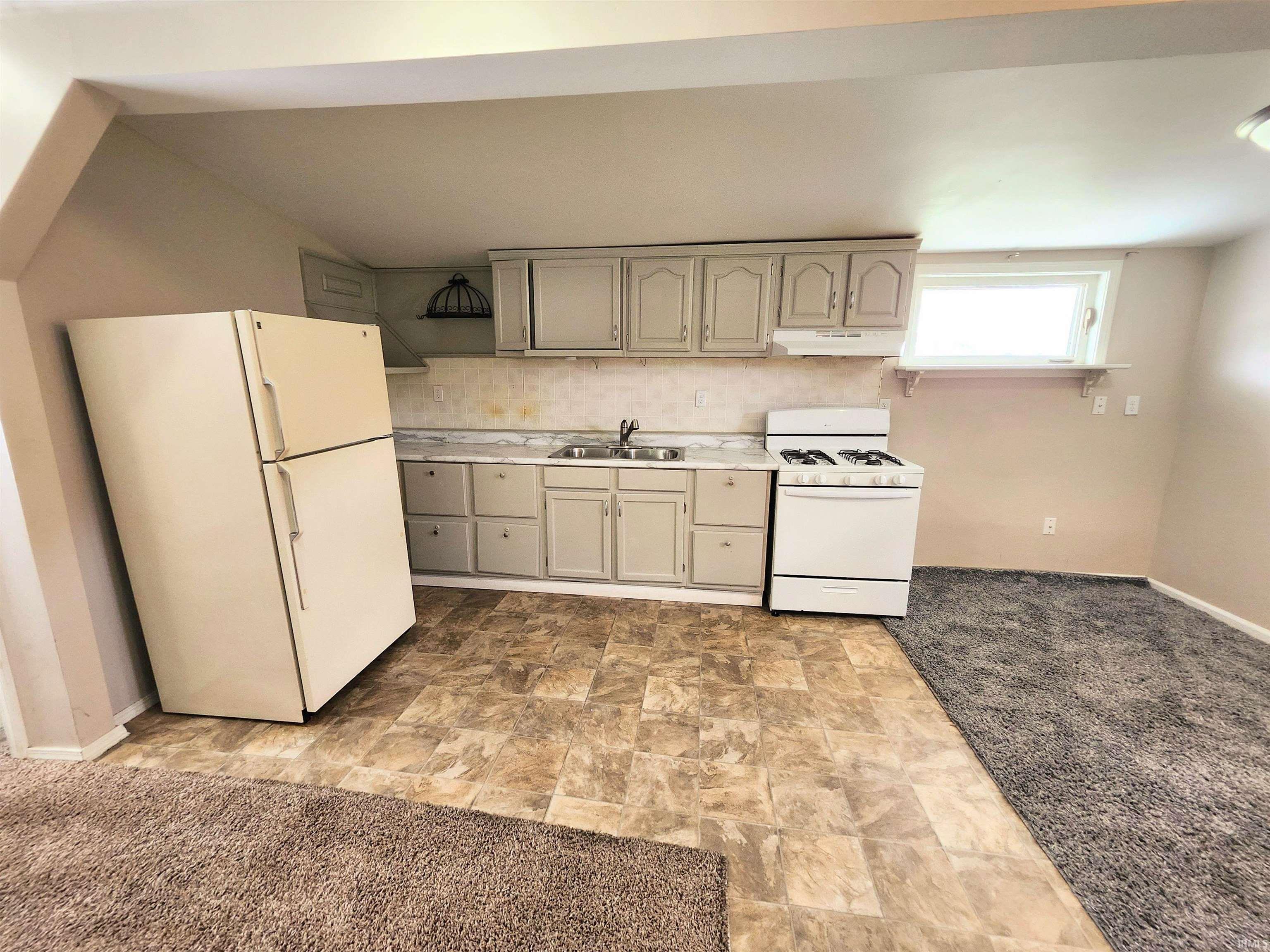 Photo 19 of 436 E Taber Street