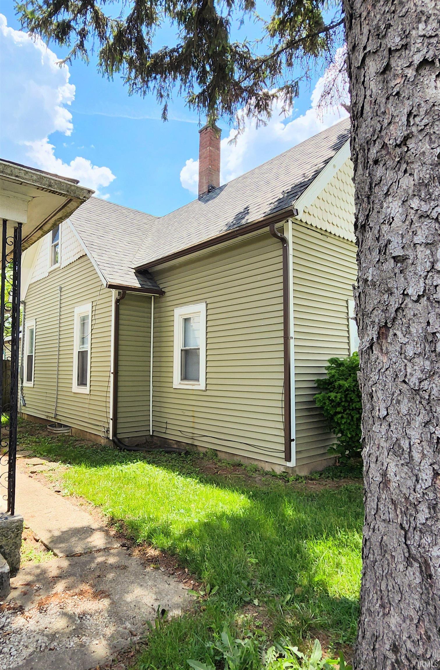 Photo 2 of 436 E Taber Street