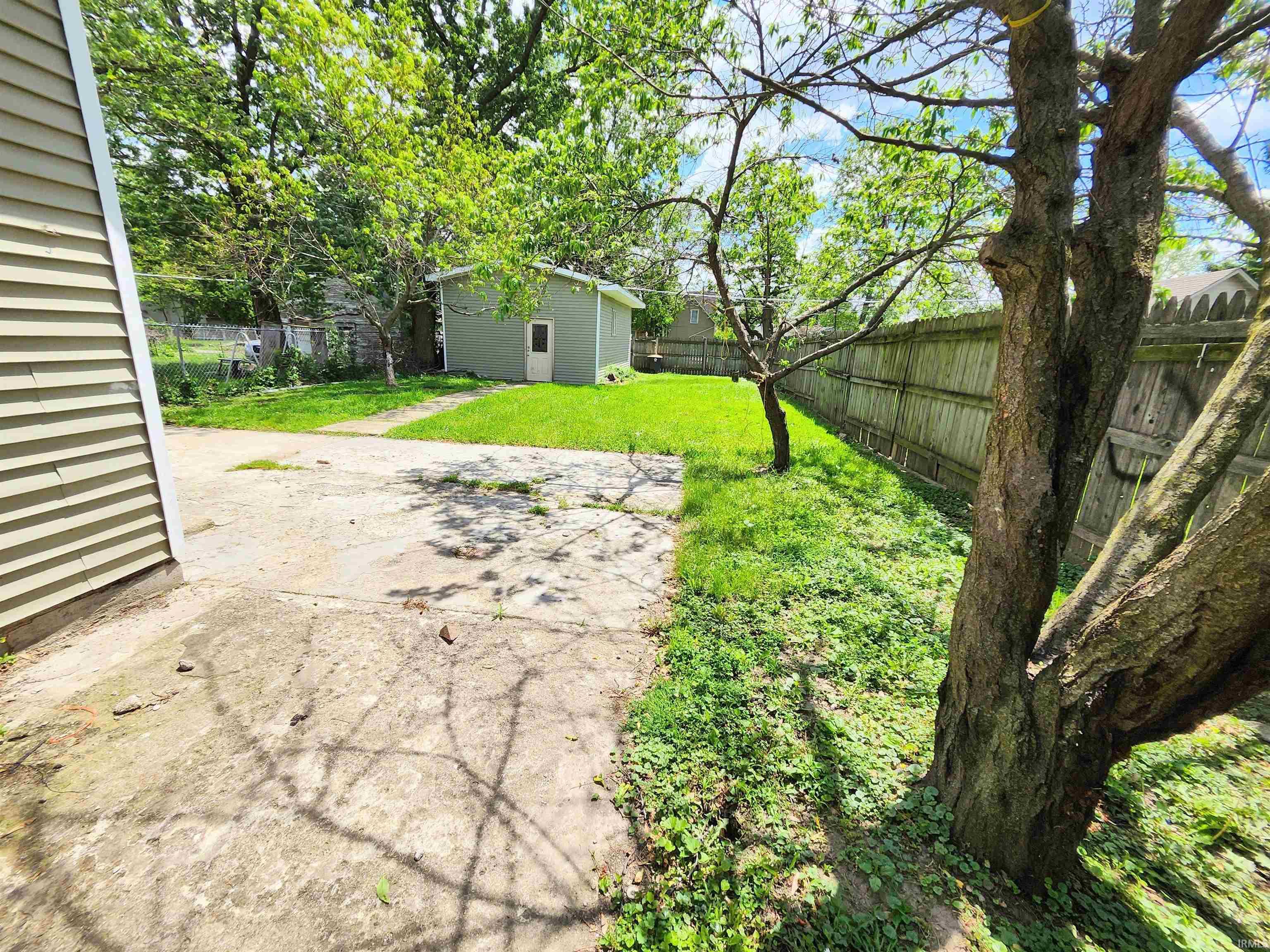 Photo 4 of 436 E Taber Street