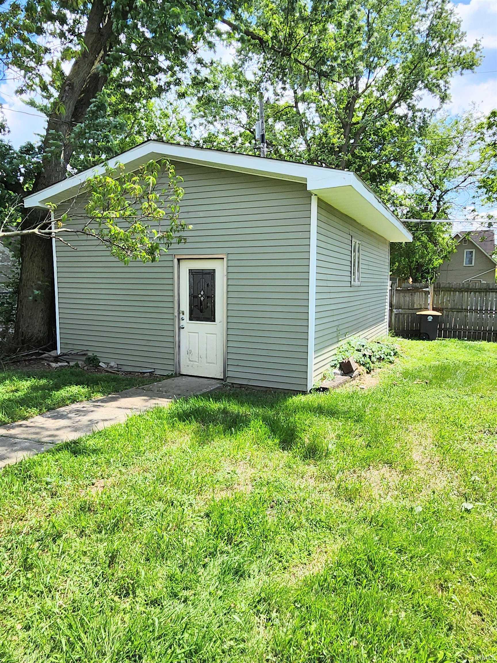 Photo 5 of 436 E Taber Street