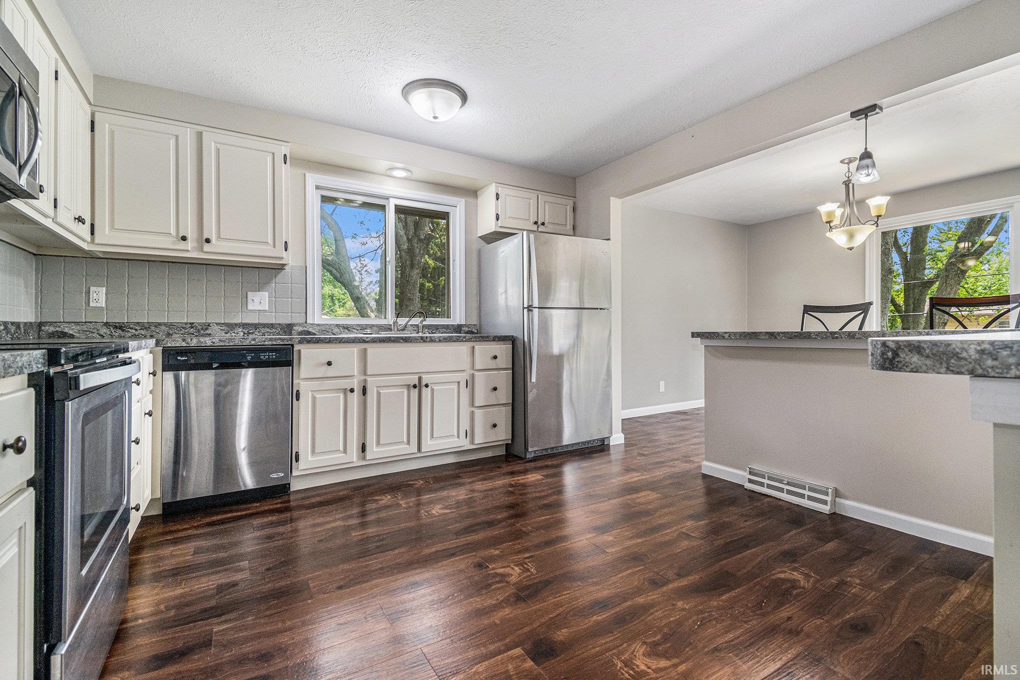Photo 5 of 1708 Canterbury Drive