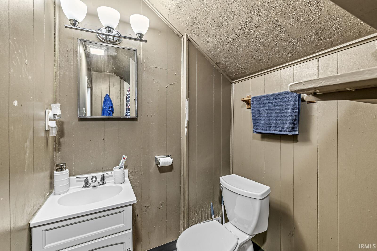 Photo 13 of 719 W Franklin Street