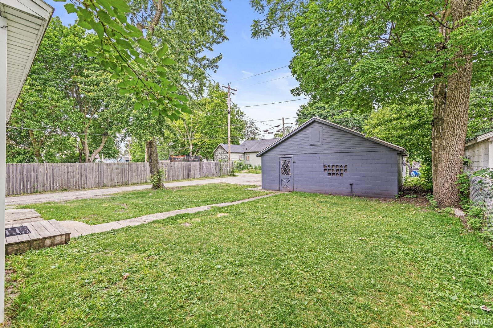 Photo 32 of 719 W Franklin Street