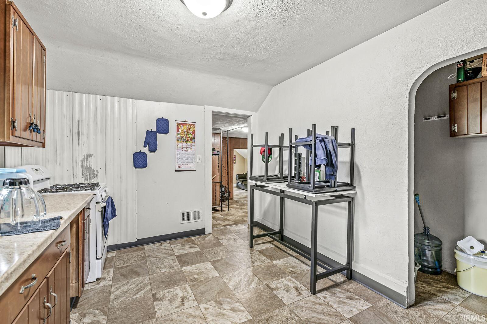 Photo 6 of 719 W Franklin Street