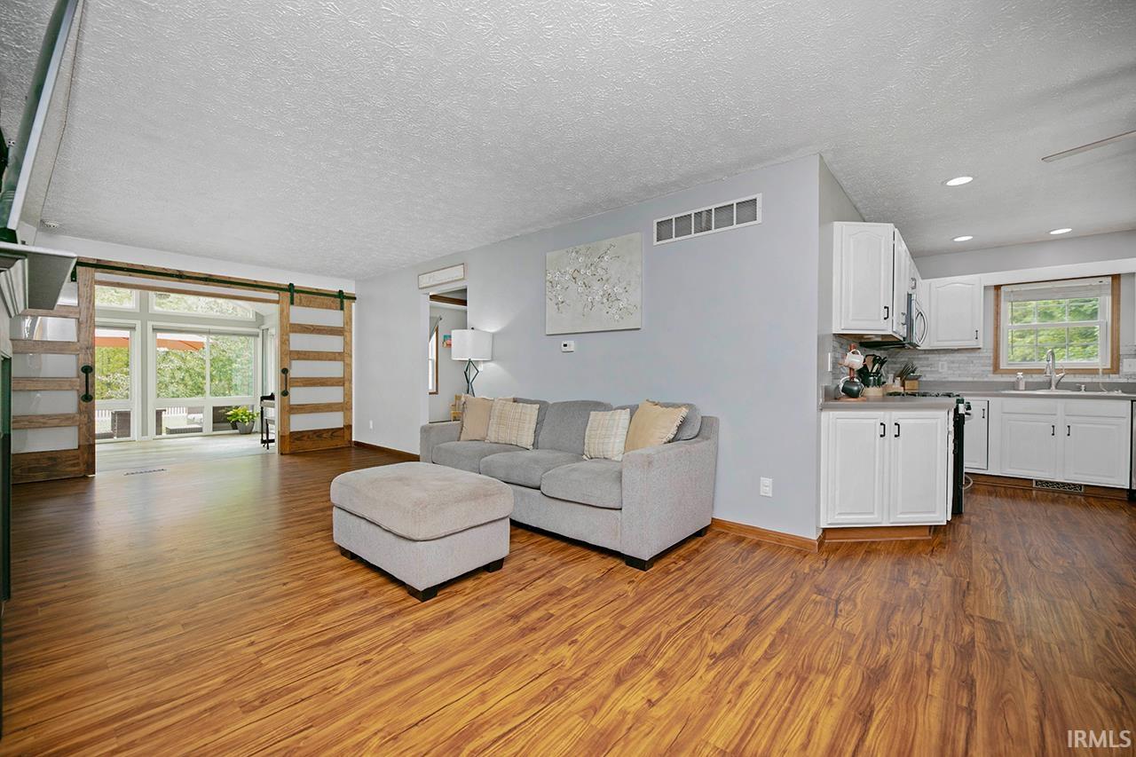 Photo 9 of 2908 E Saybrook Drive