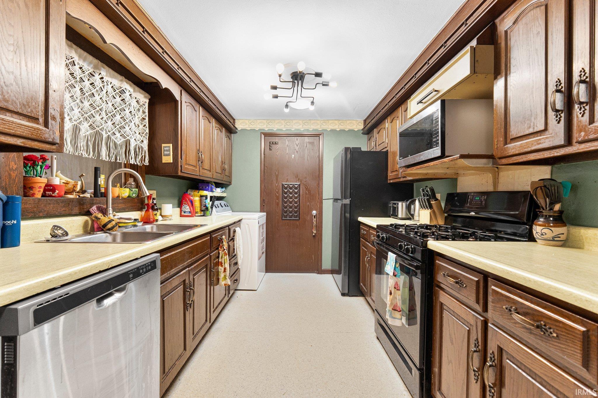 Photo 11 of 332 W Tyland Boulevard