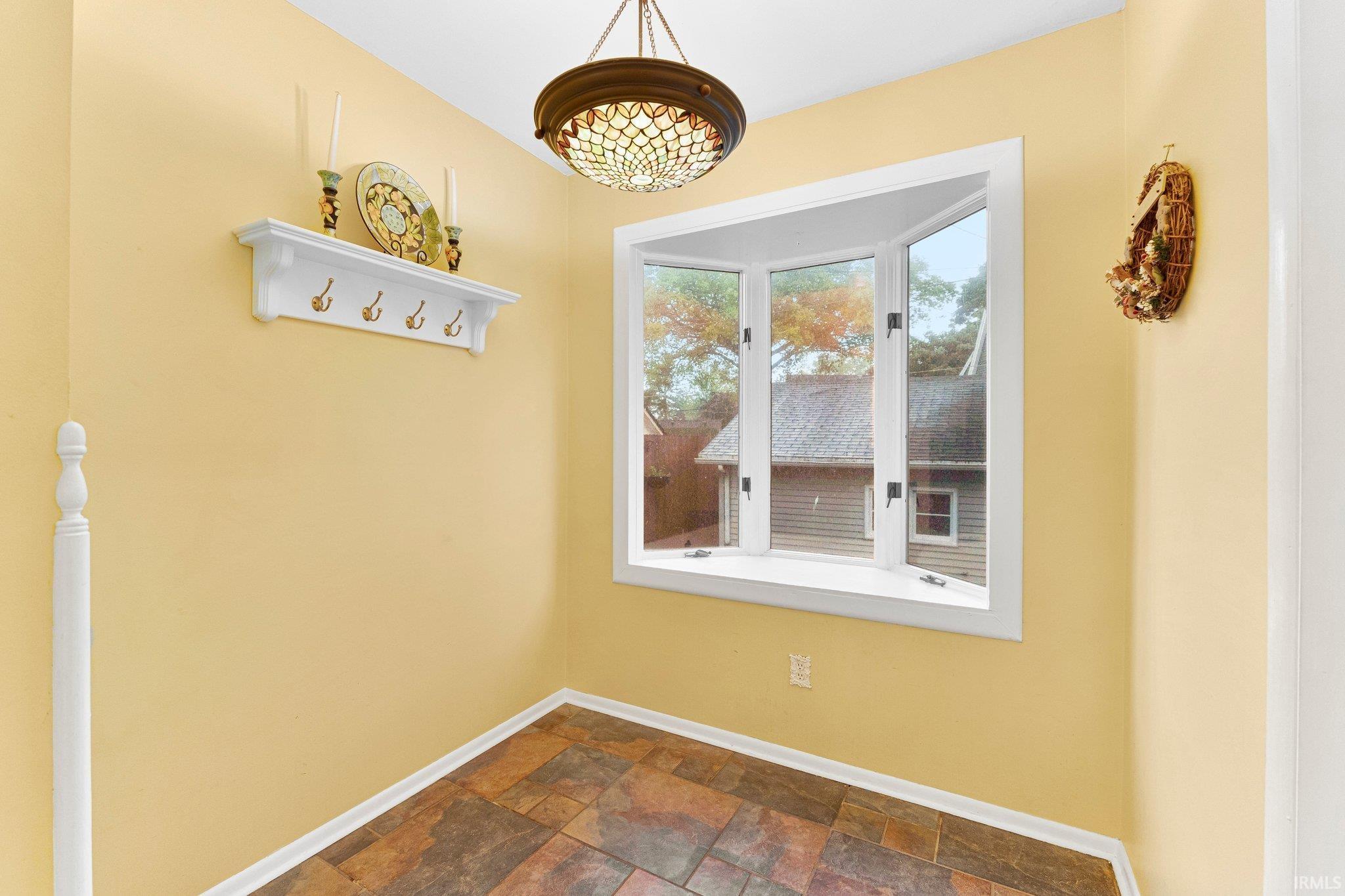 Photo 11 of 1027 Pasadena Drive