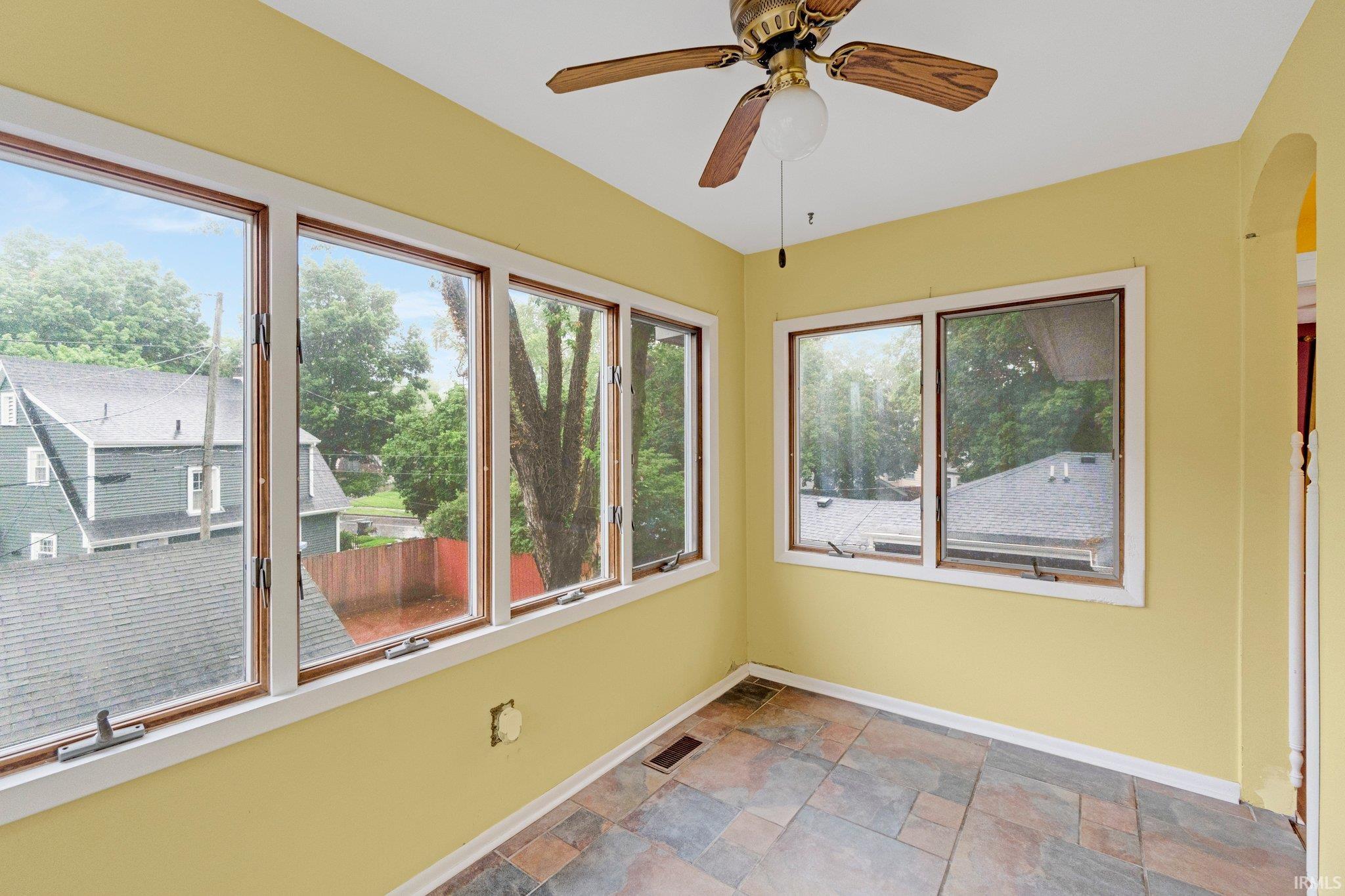 Photo 15 of 1027 Pasadena Drive