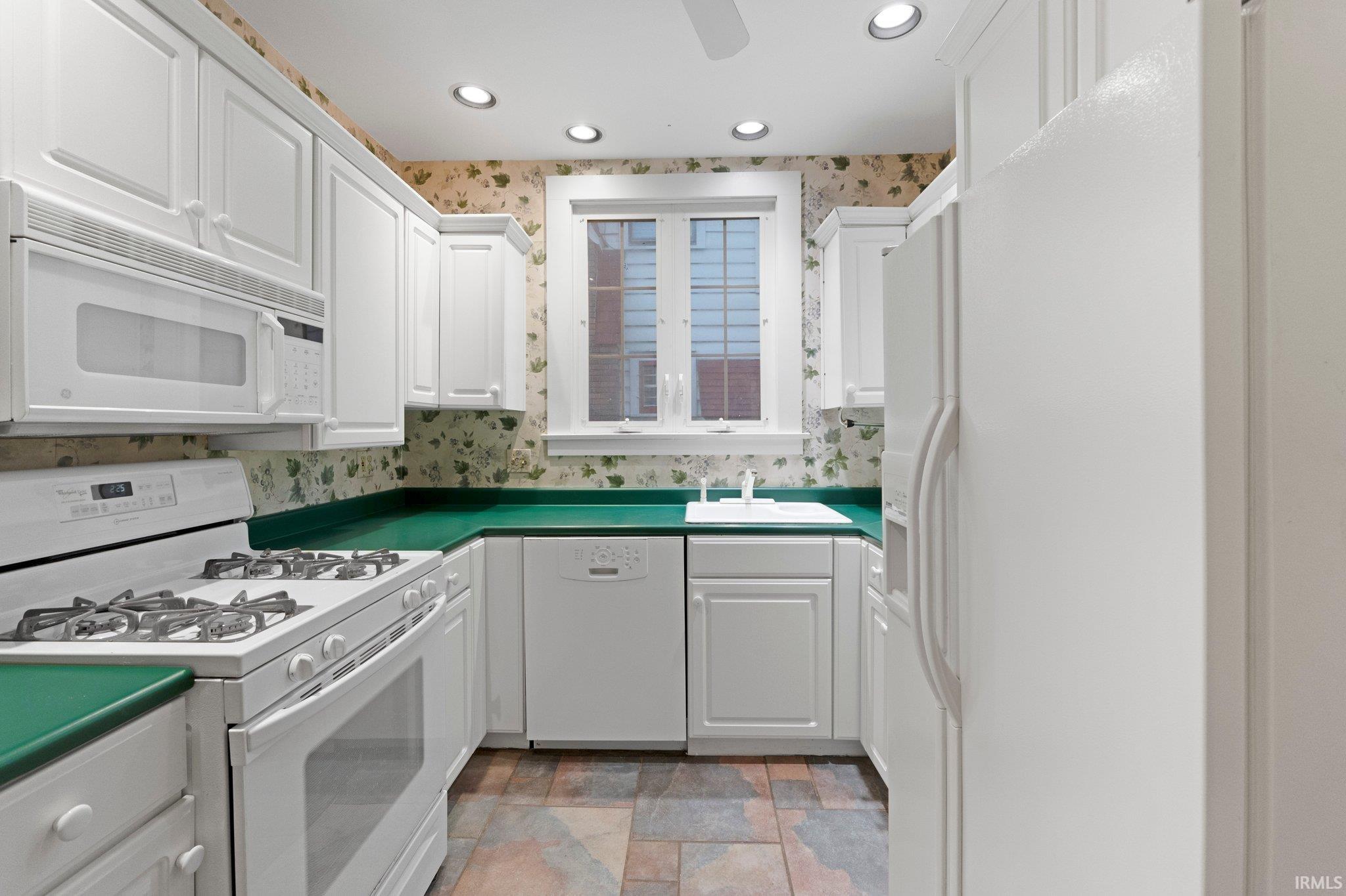 Photo 6 of 1027 Pasadena Drive