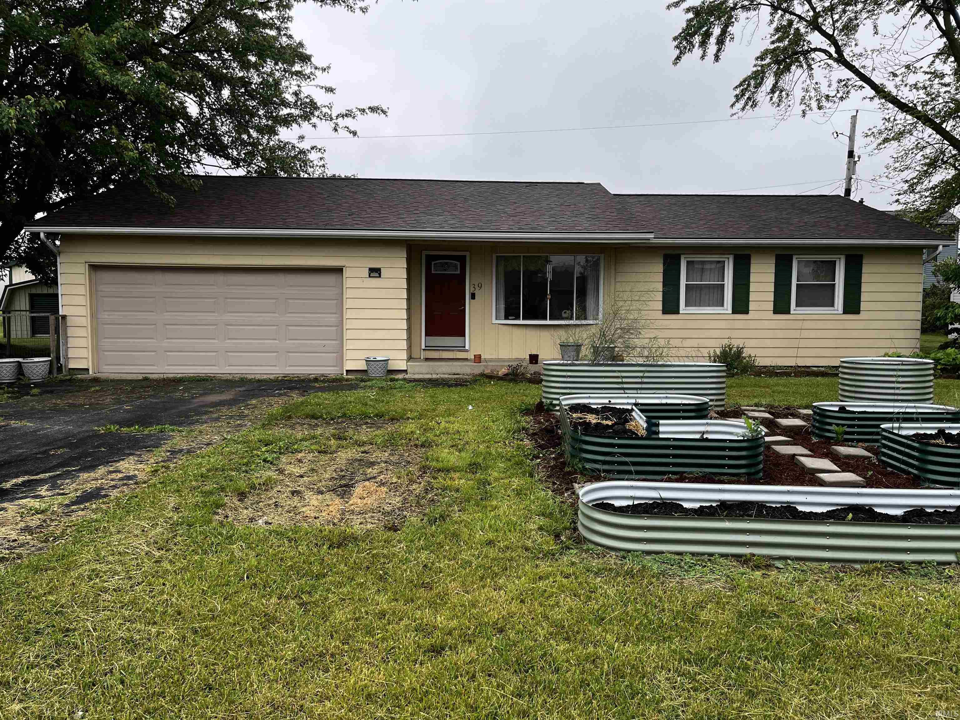 Photo 0 of 39 E Linn Road