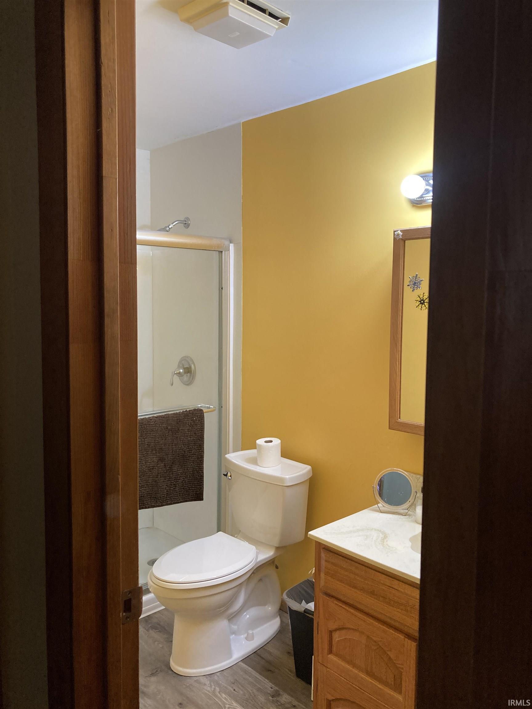 Photo 11 of 39 E Linn Road