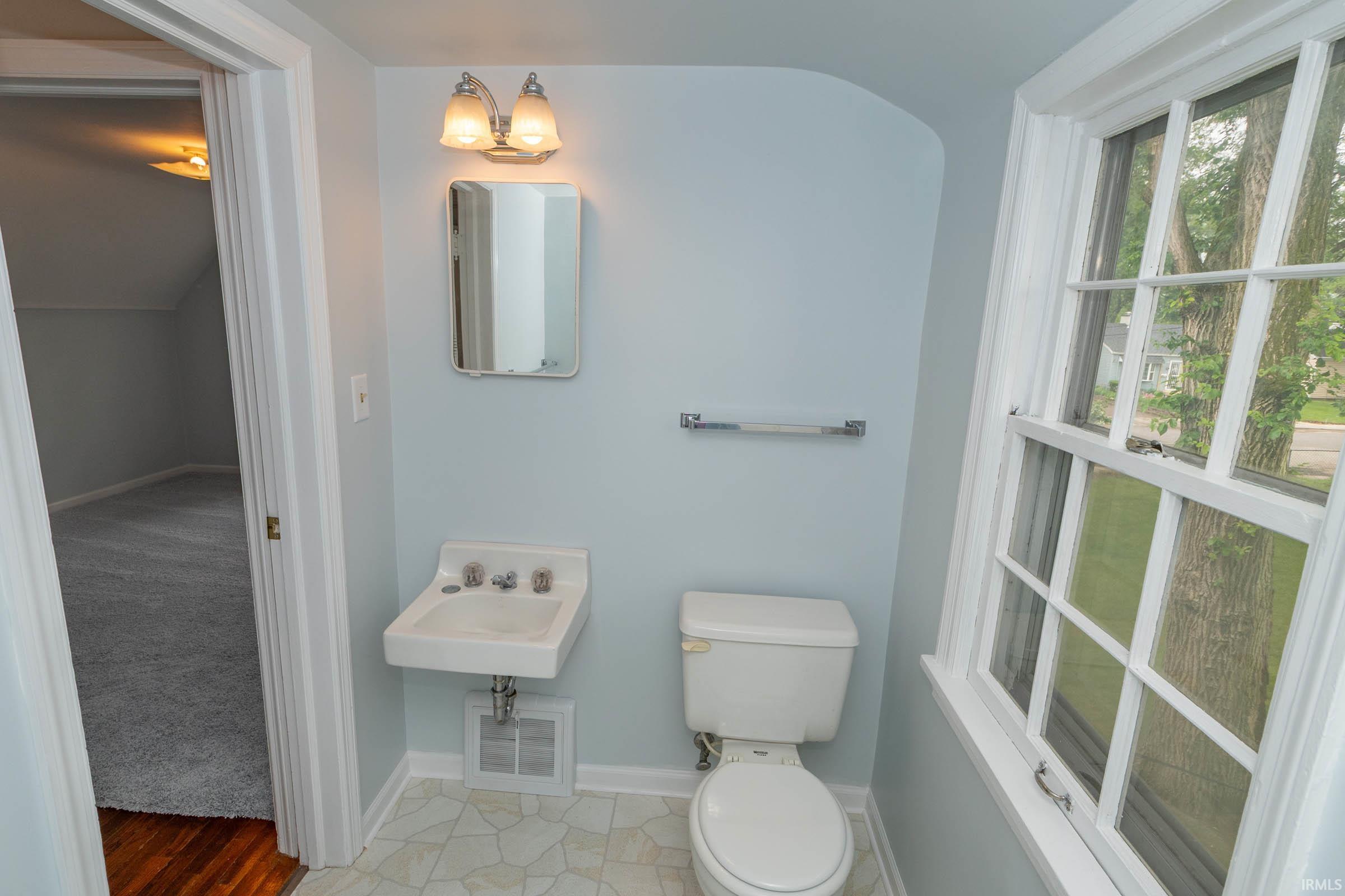 Photo 17 of 1307 Cassopolis Street