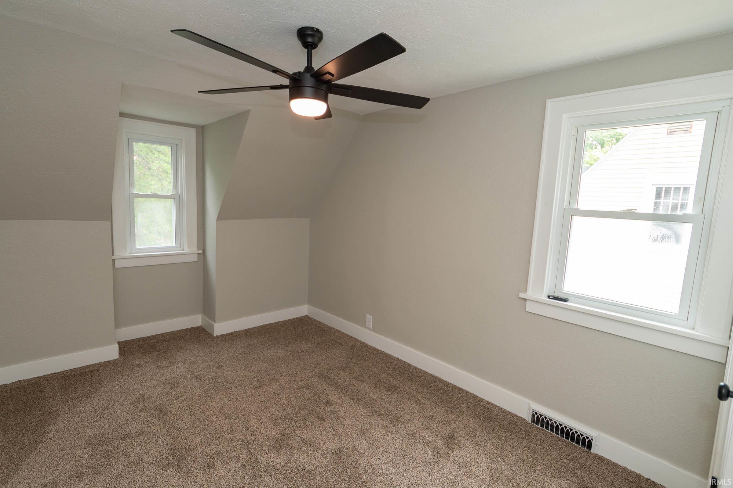 Photo 21 of 1431 Kilbourn Street