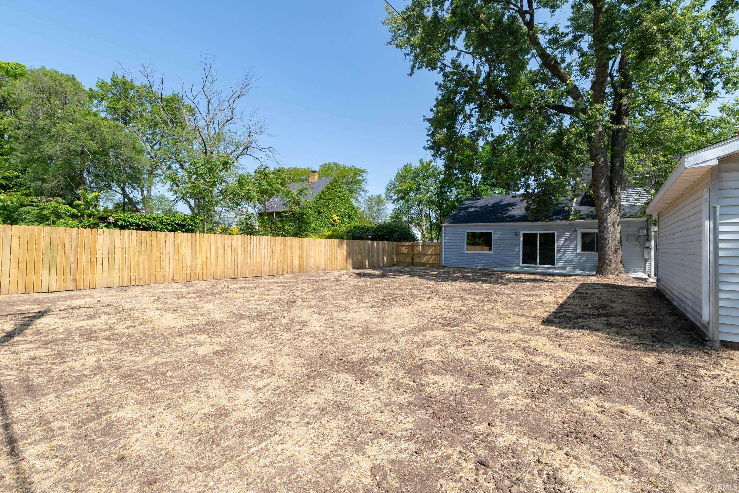 Photo 30 of 1431 Kilbourn Street