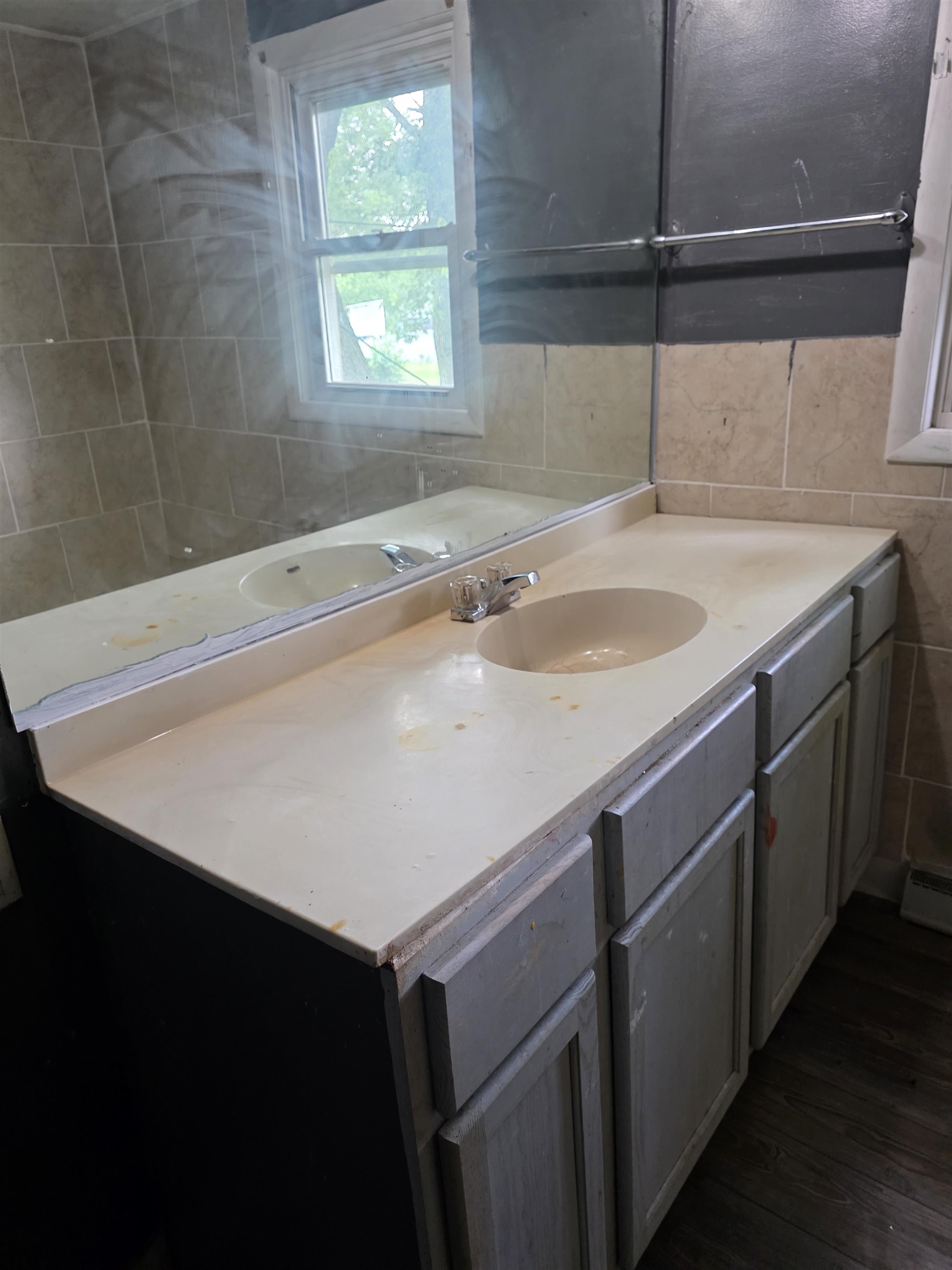 Photo 4 of 4910 DEVONSHIRE Drive