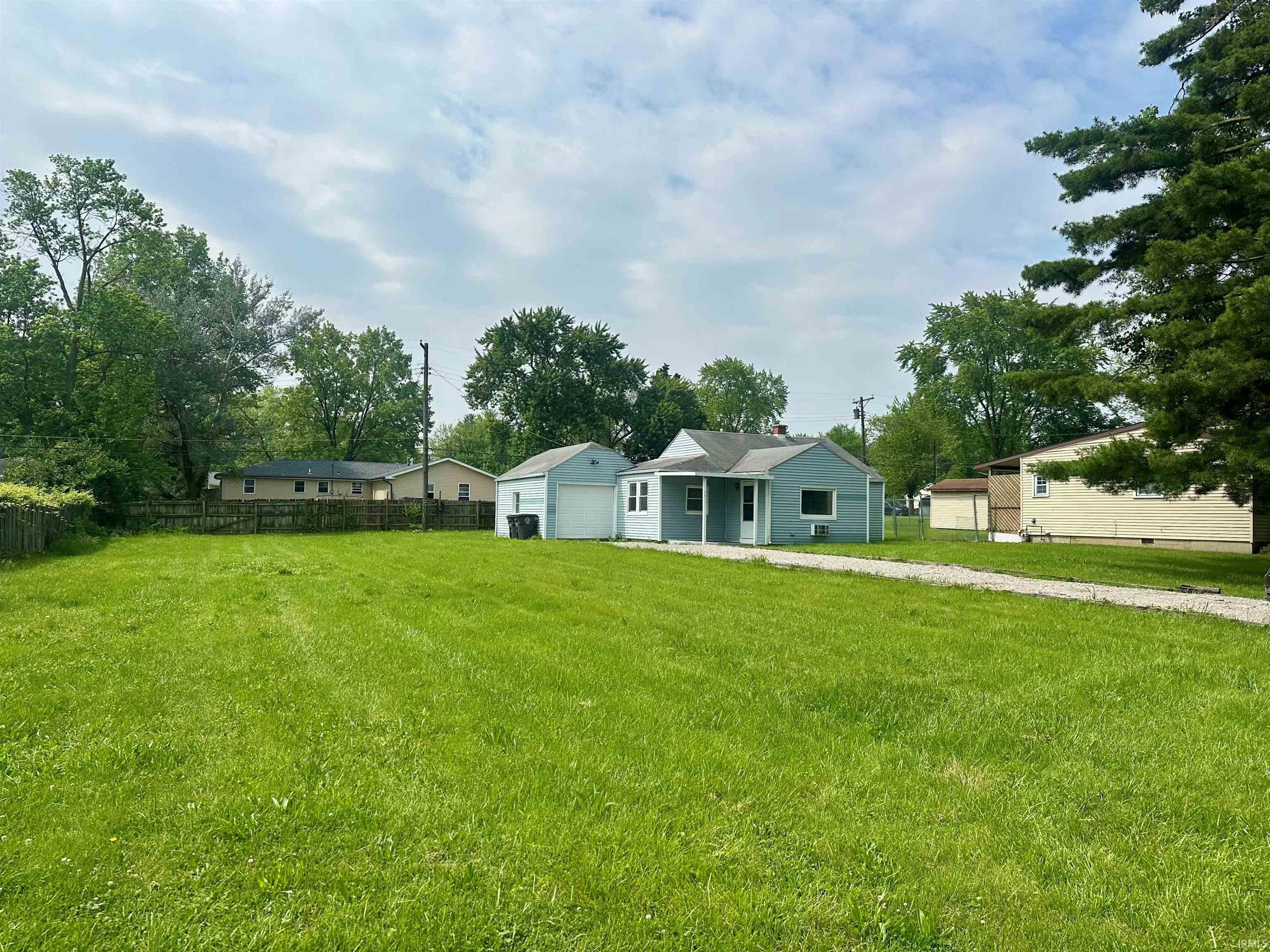Photo 6 of 3912 E Fleming Avenue