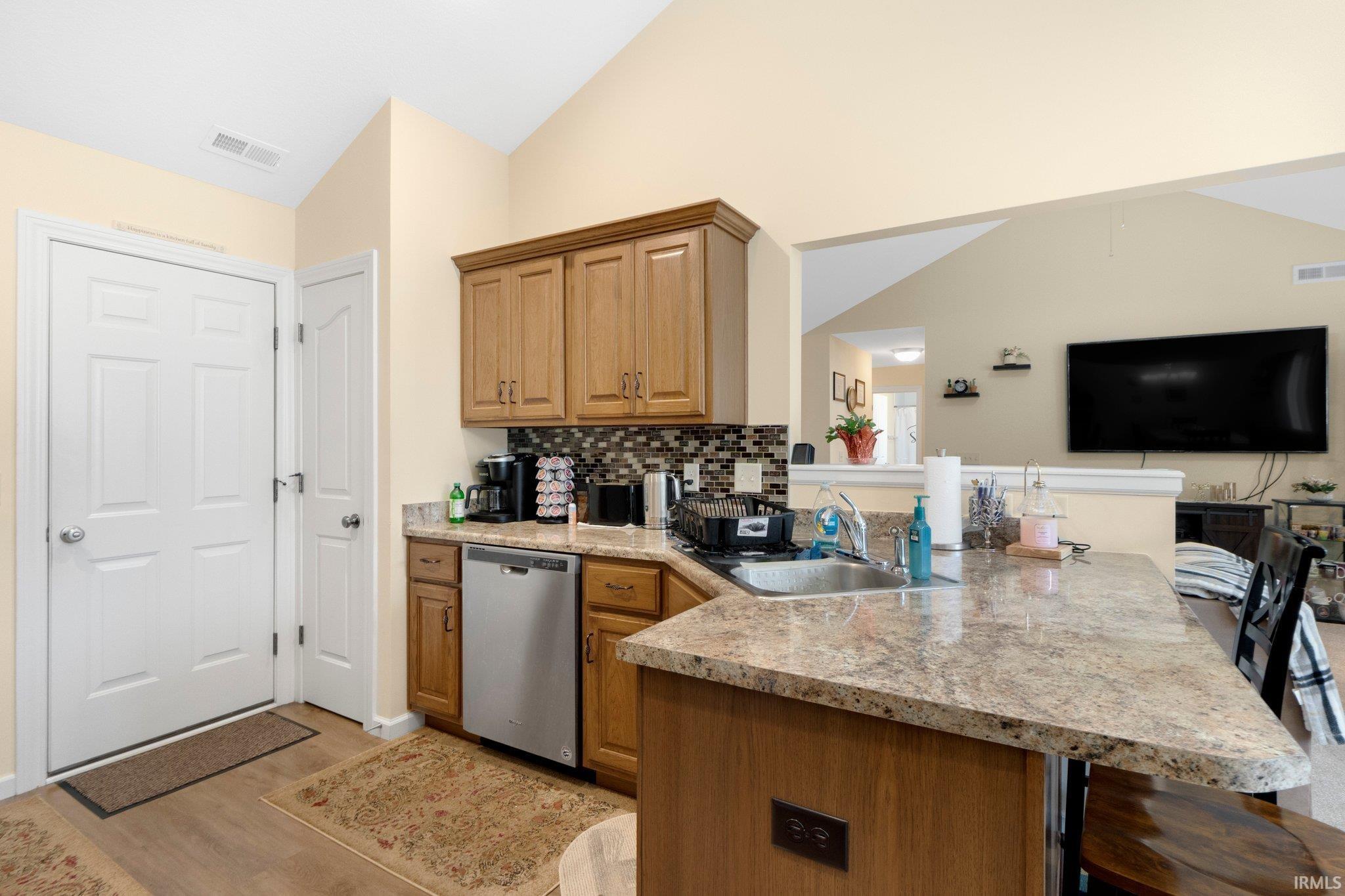 Photo 10 of 2082 Hemlock Lane