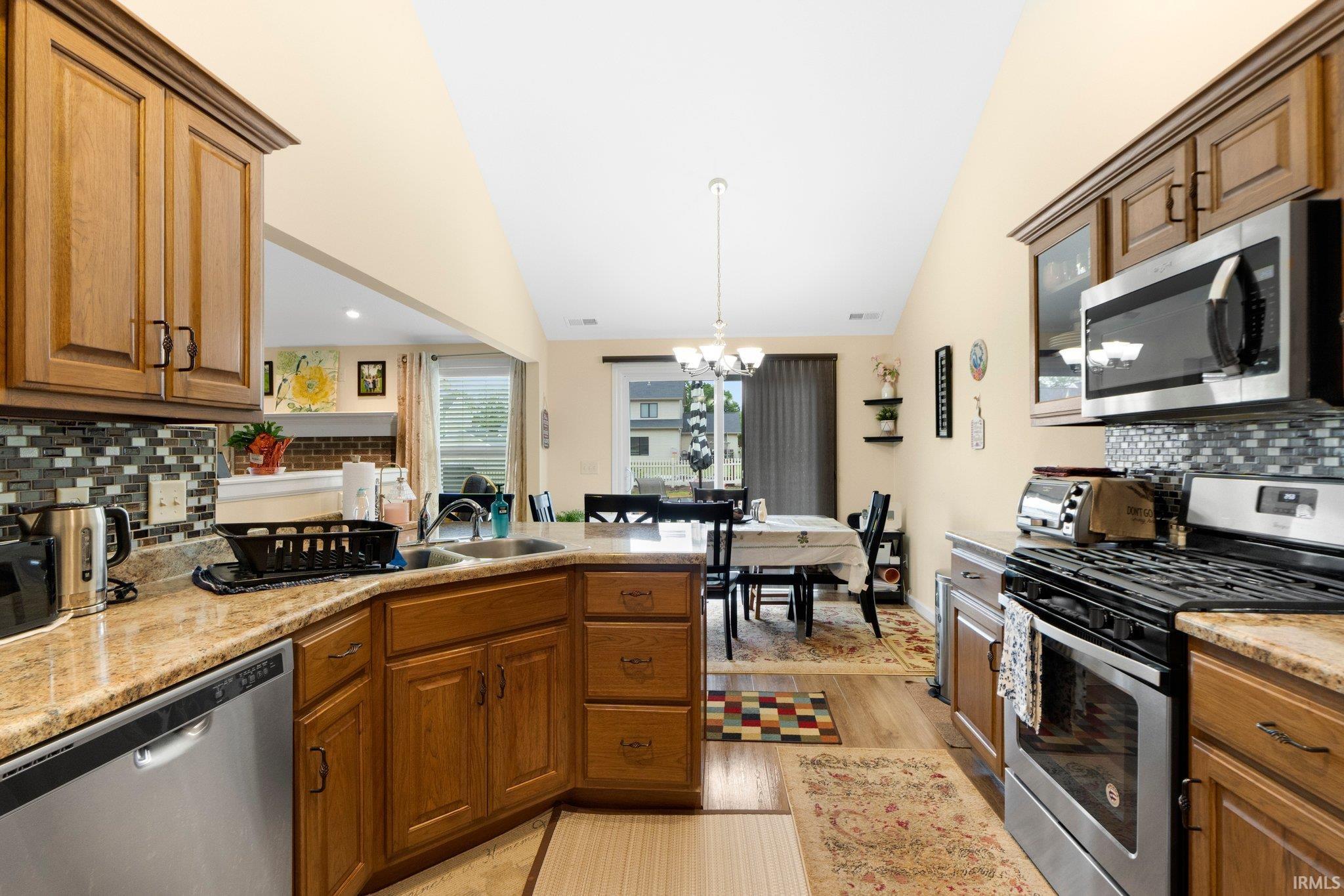 Photo 11 of 2082 Hemlock Lane