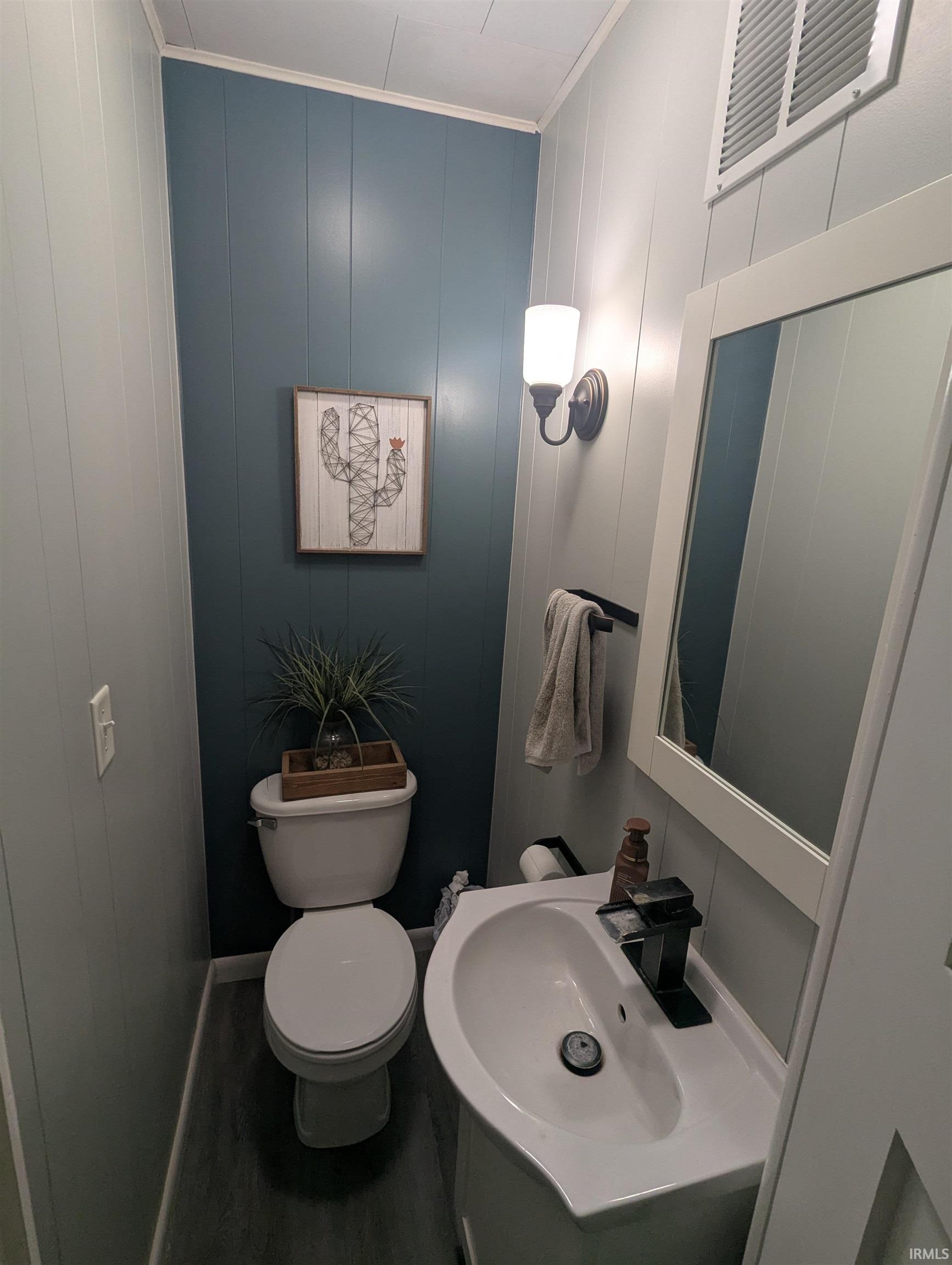 Photo 8 of 664 Columbia Street