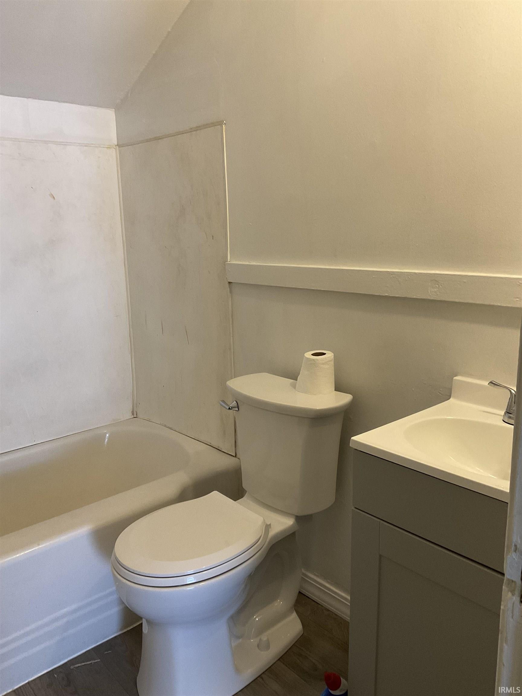 Photo 6 of 2504 Thompson Avenue