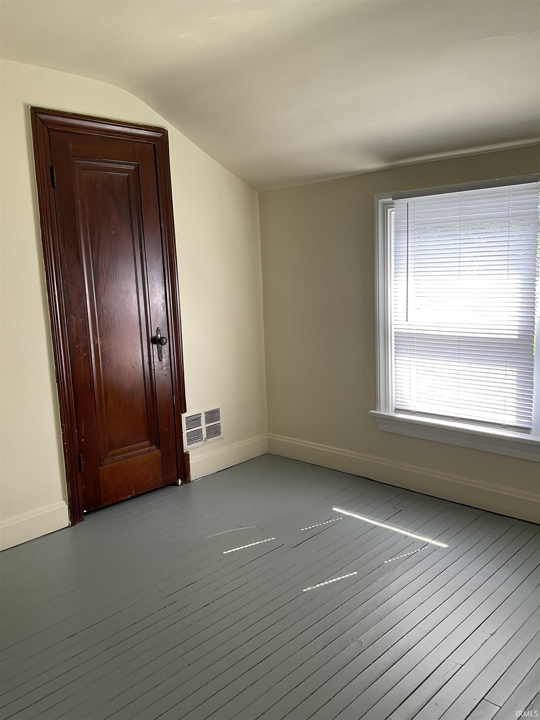 Photo 8 of 2504 Thompson Avenue