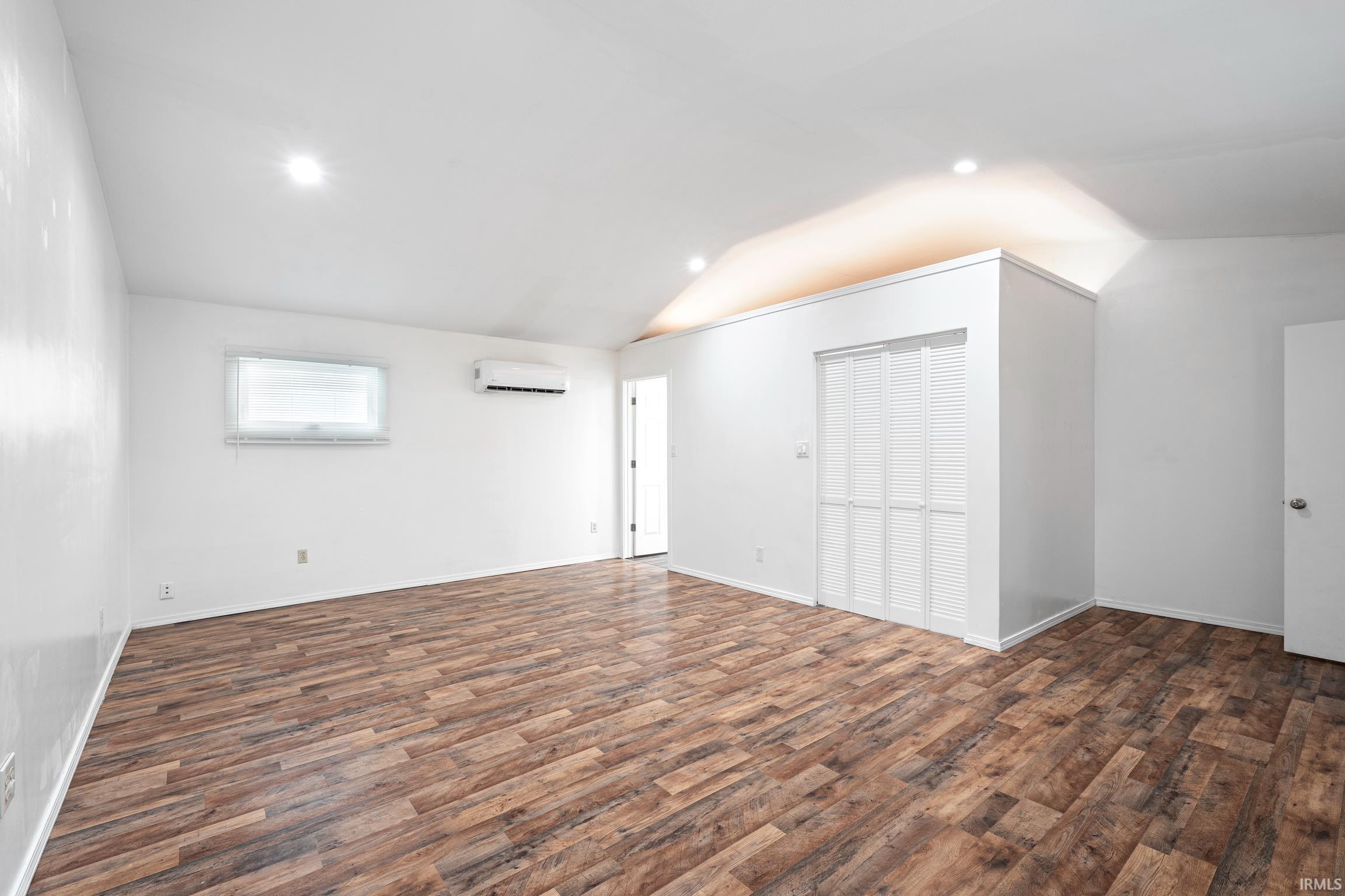 Photo 10 of 415 N Washington Street