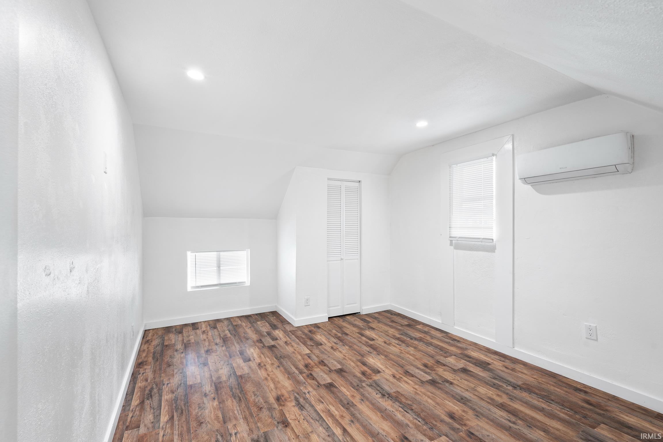 Photo 14 of 415 N Washington Street