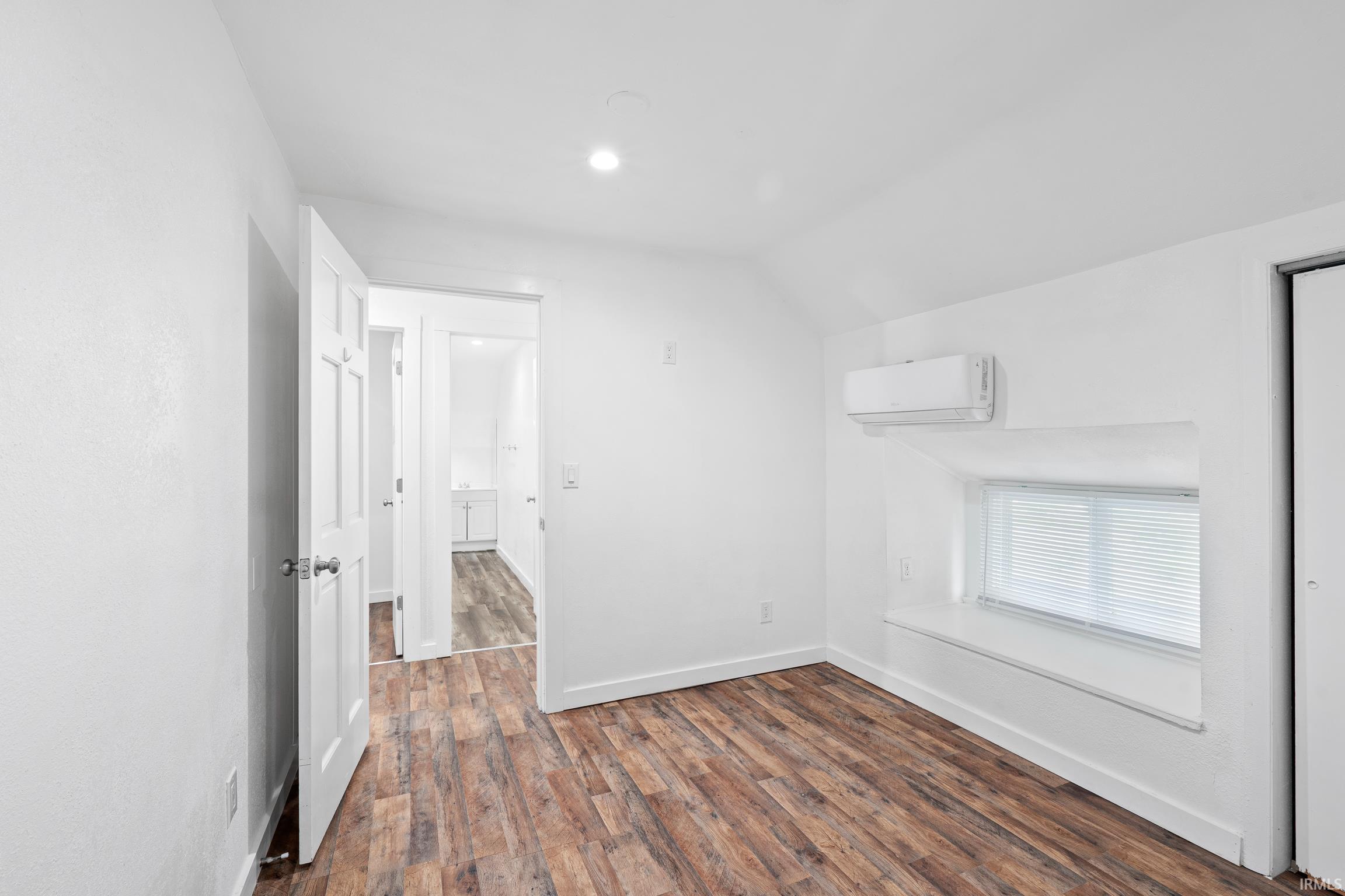 Photo 17 of 415 N Washington Street