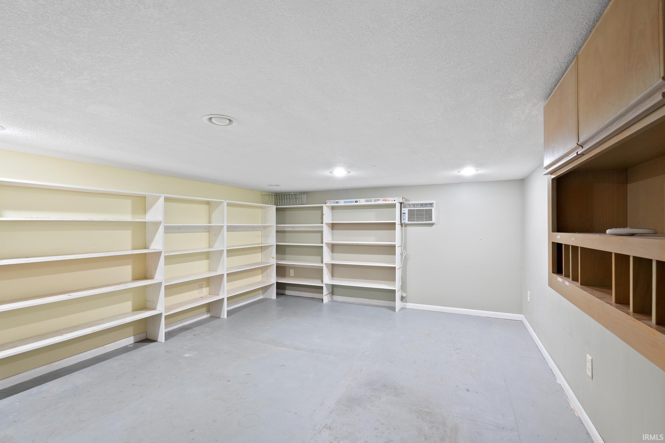 Photo 35 of 415 N Washington Street