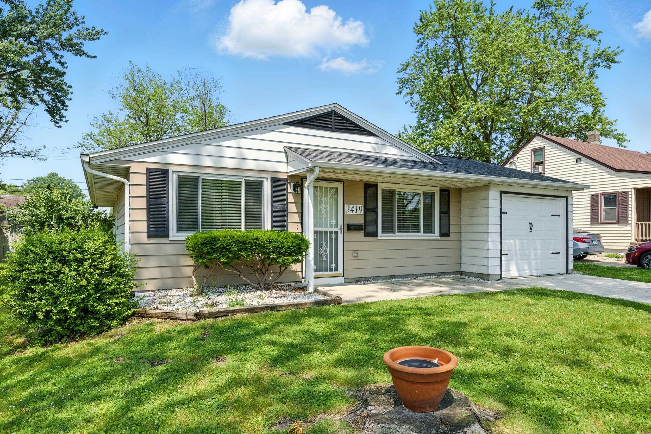 Photo 1 of 2419 WHITE OAK Avenue