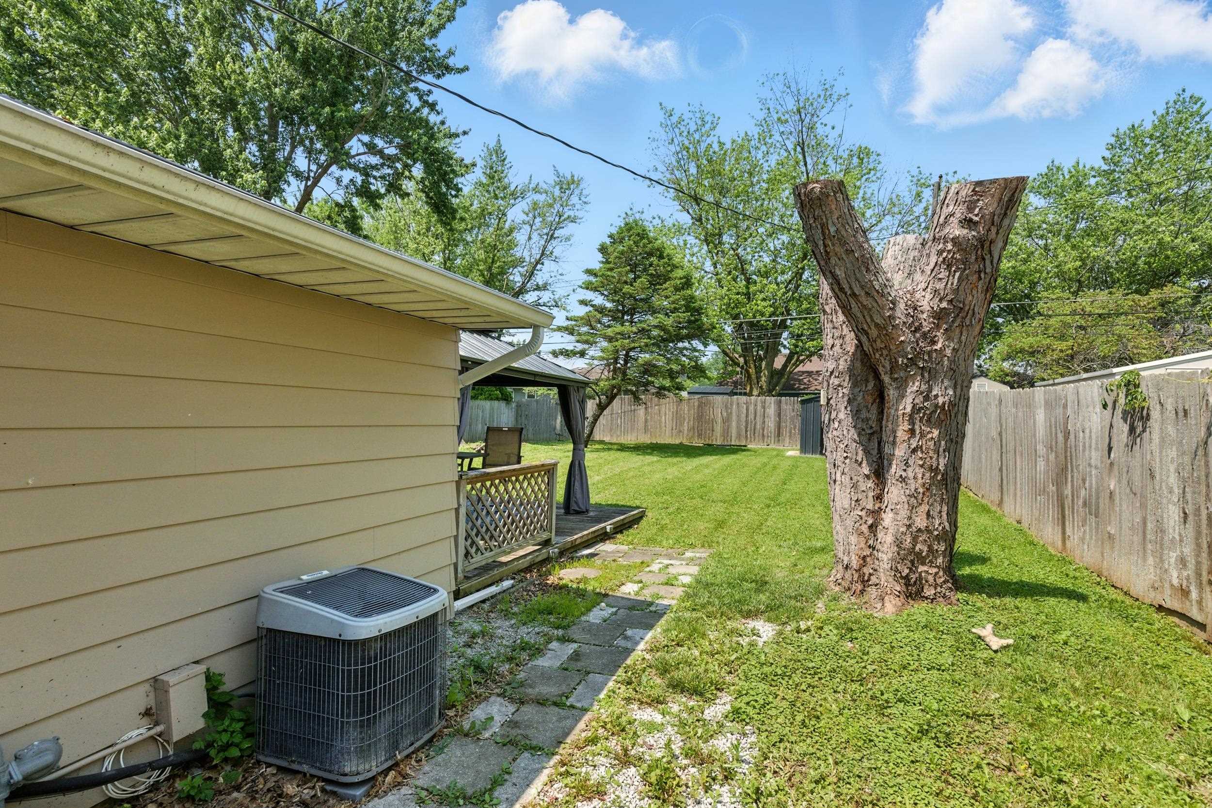 Photo 17 of 2419 WHITE OAK Avenue
