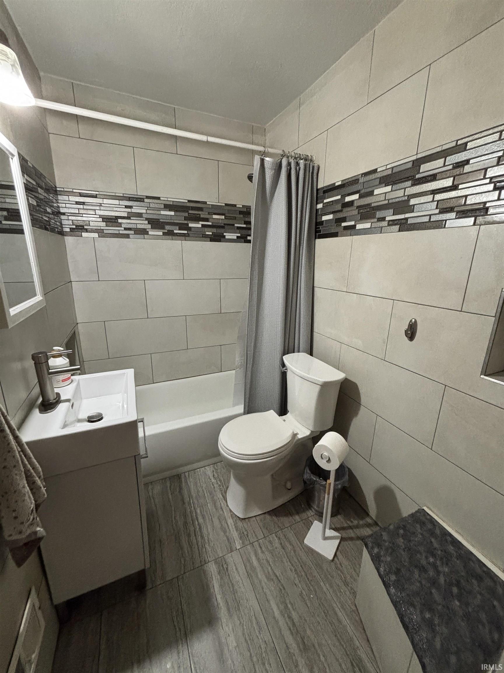 Photo 16 of 1009 Kenwood Avenue