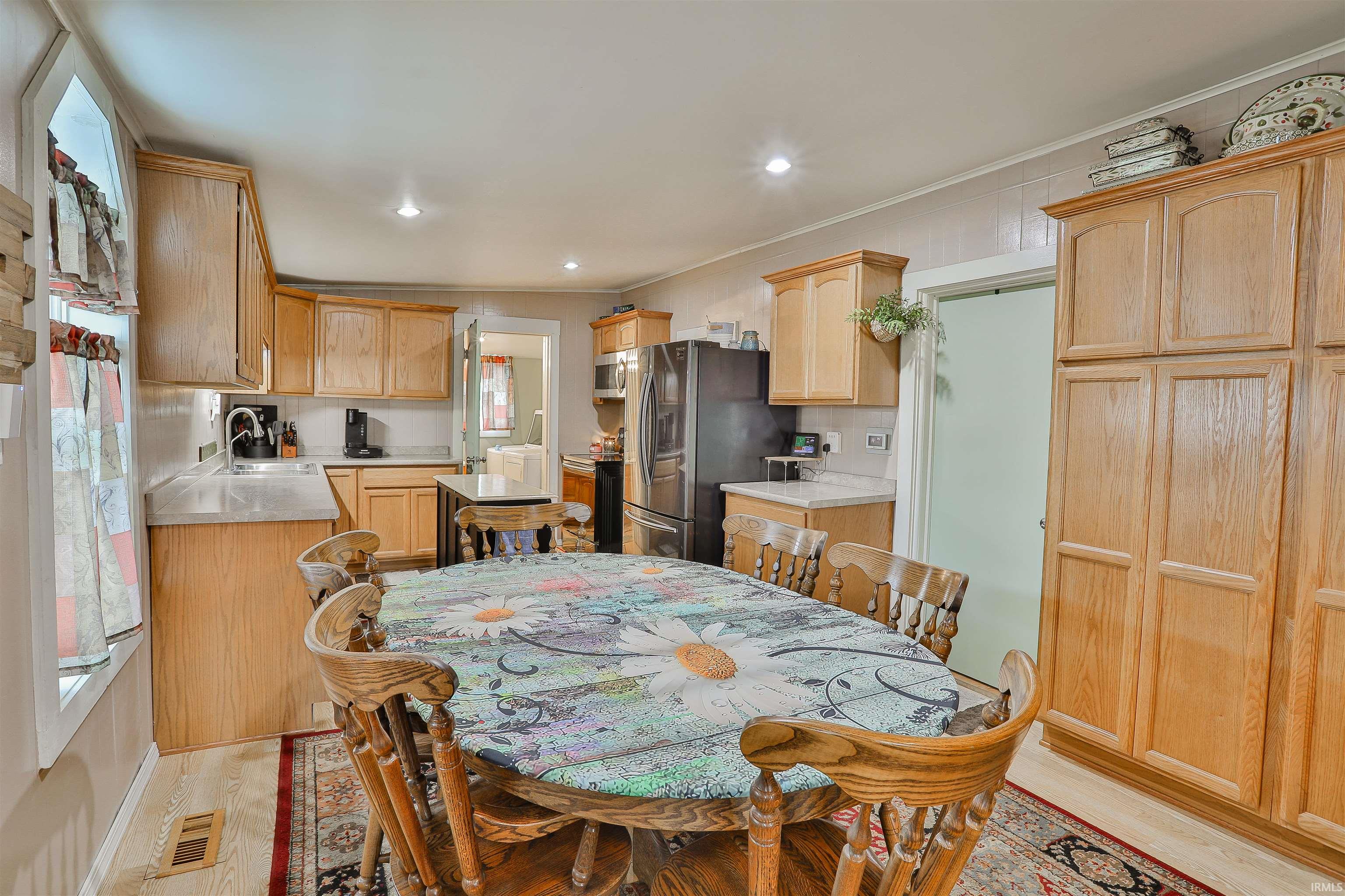 Photo 11 of 895 W 400 s