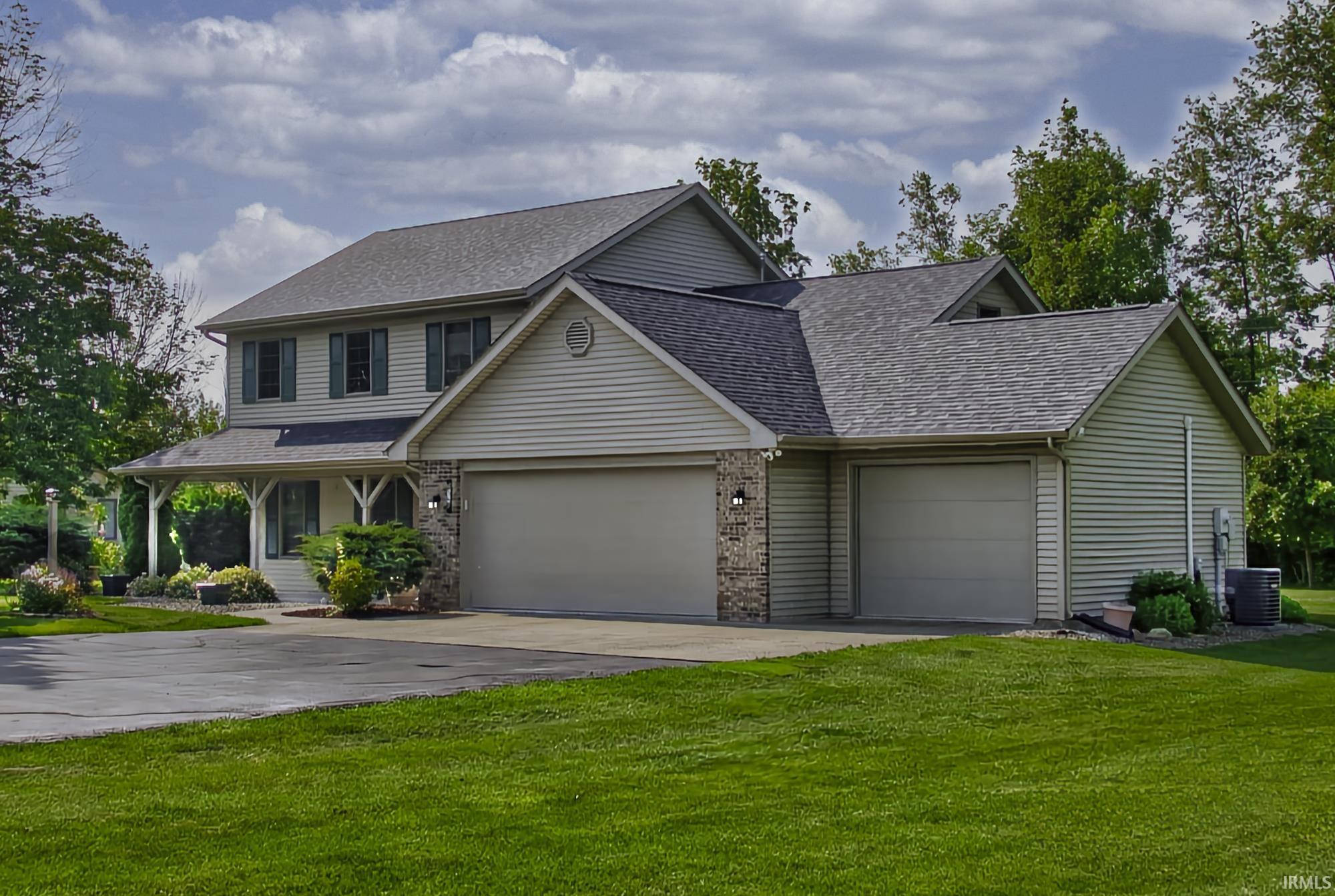 Photo 1 of 2560 E Maple Drive